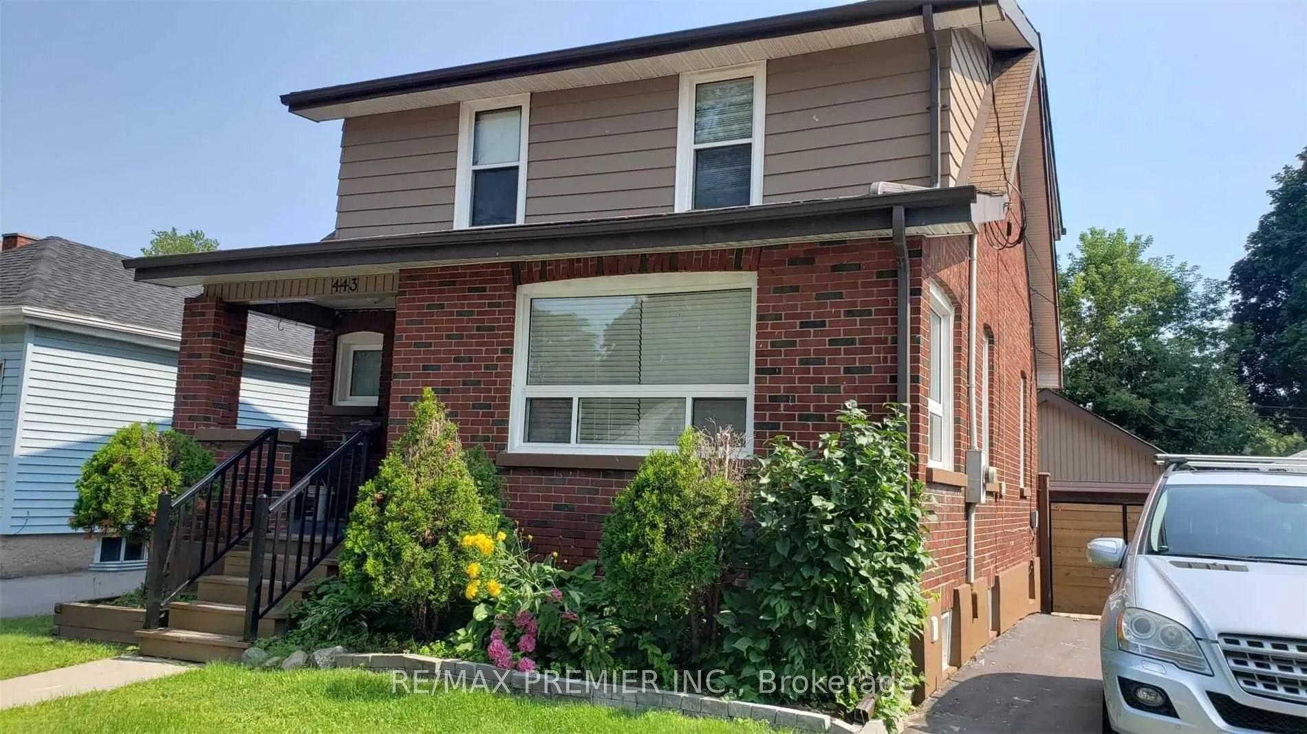 443 Adelaide Avenue W