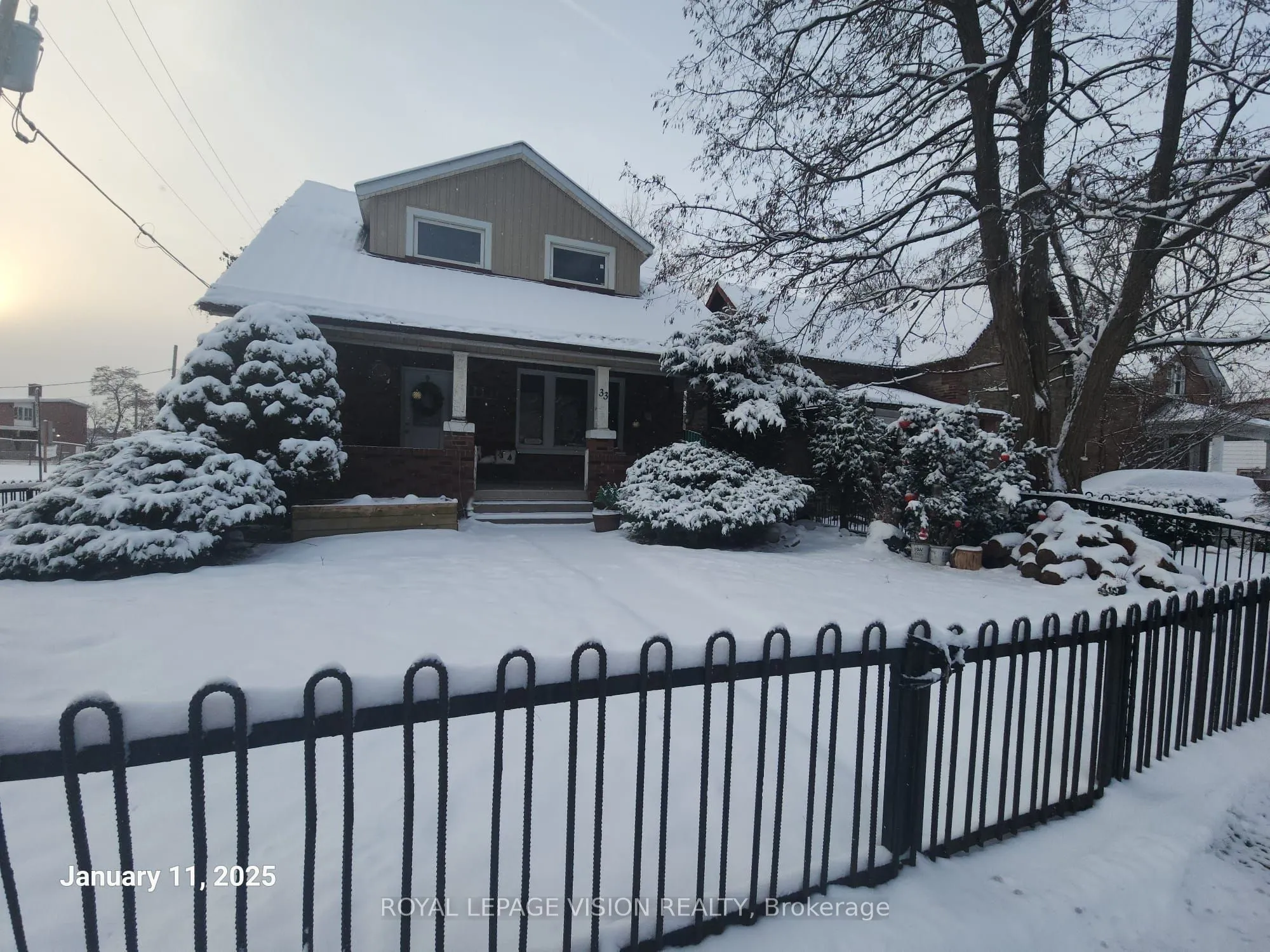 33 Adelaide Avenue W