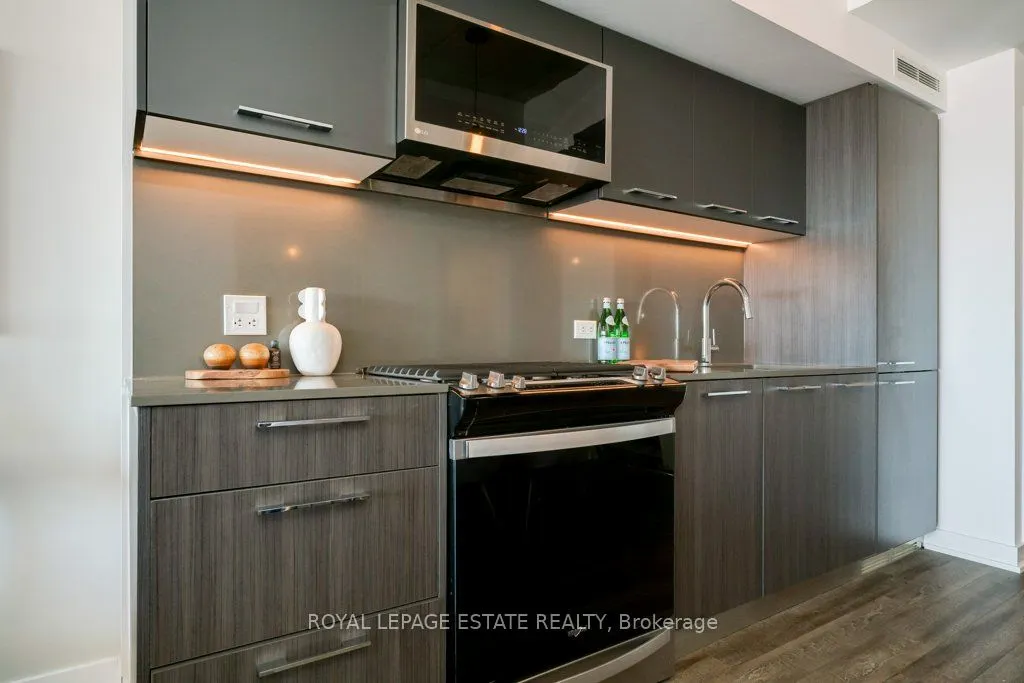 665 Queen Street E, #403