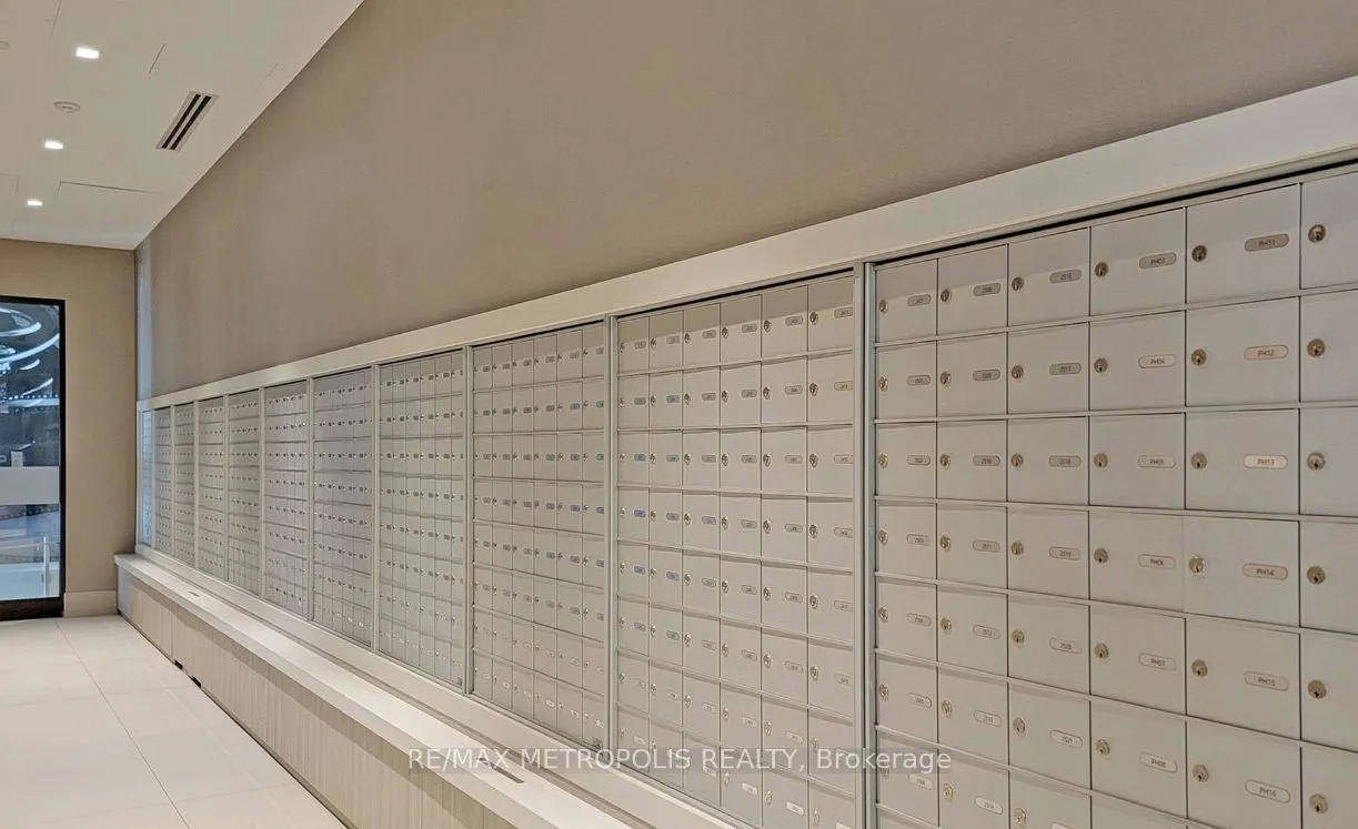 2550 Simcoe Street N, #2020