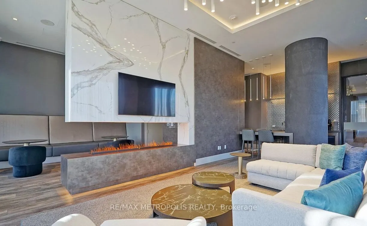 2550 Simcoe Street N, #2020