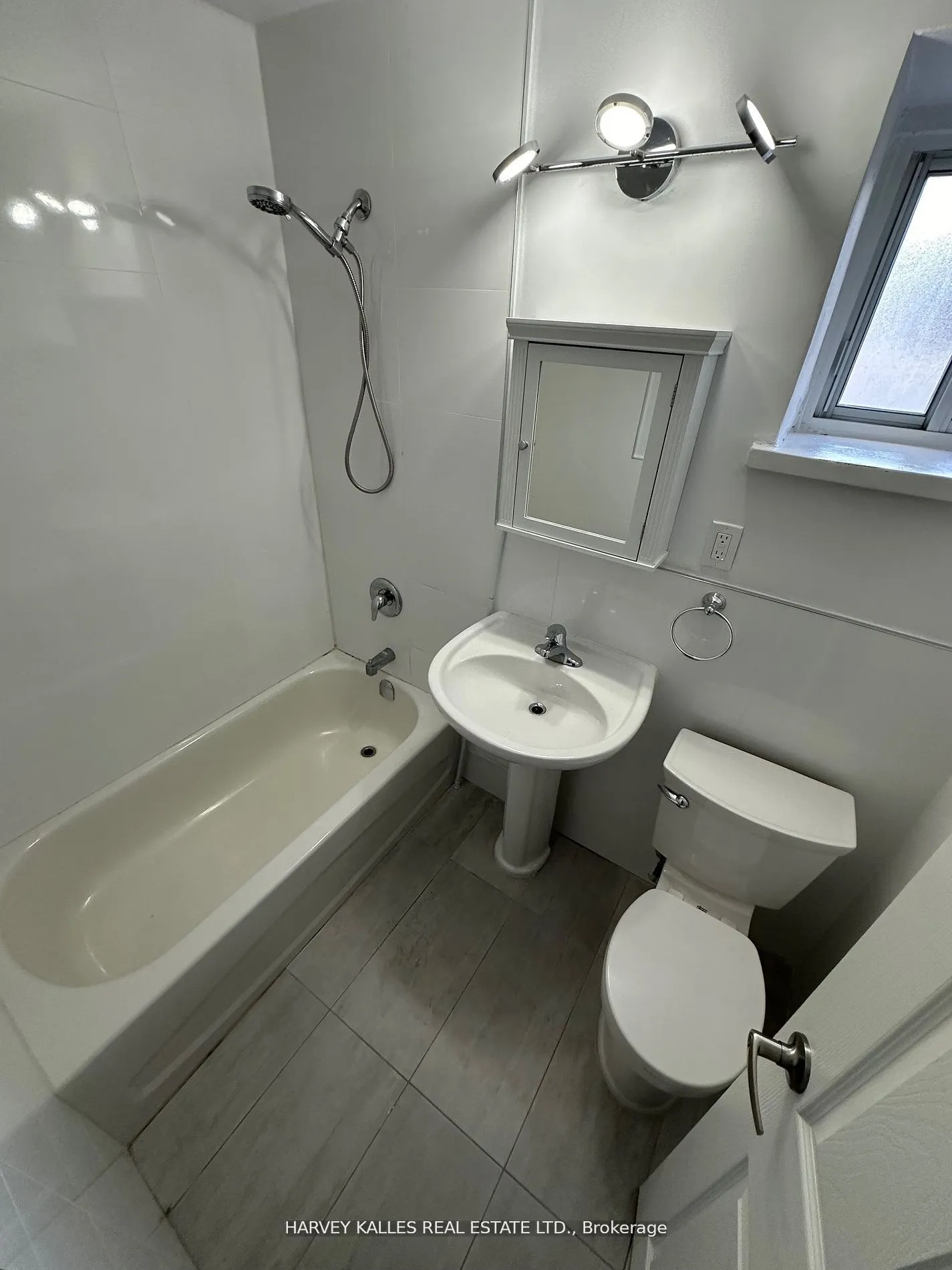 1055 Victoria Park Avenue, #307
