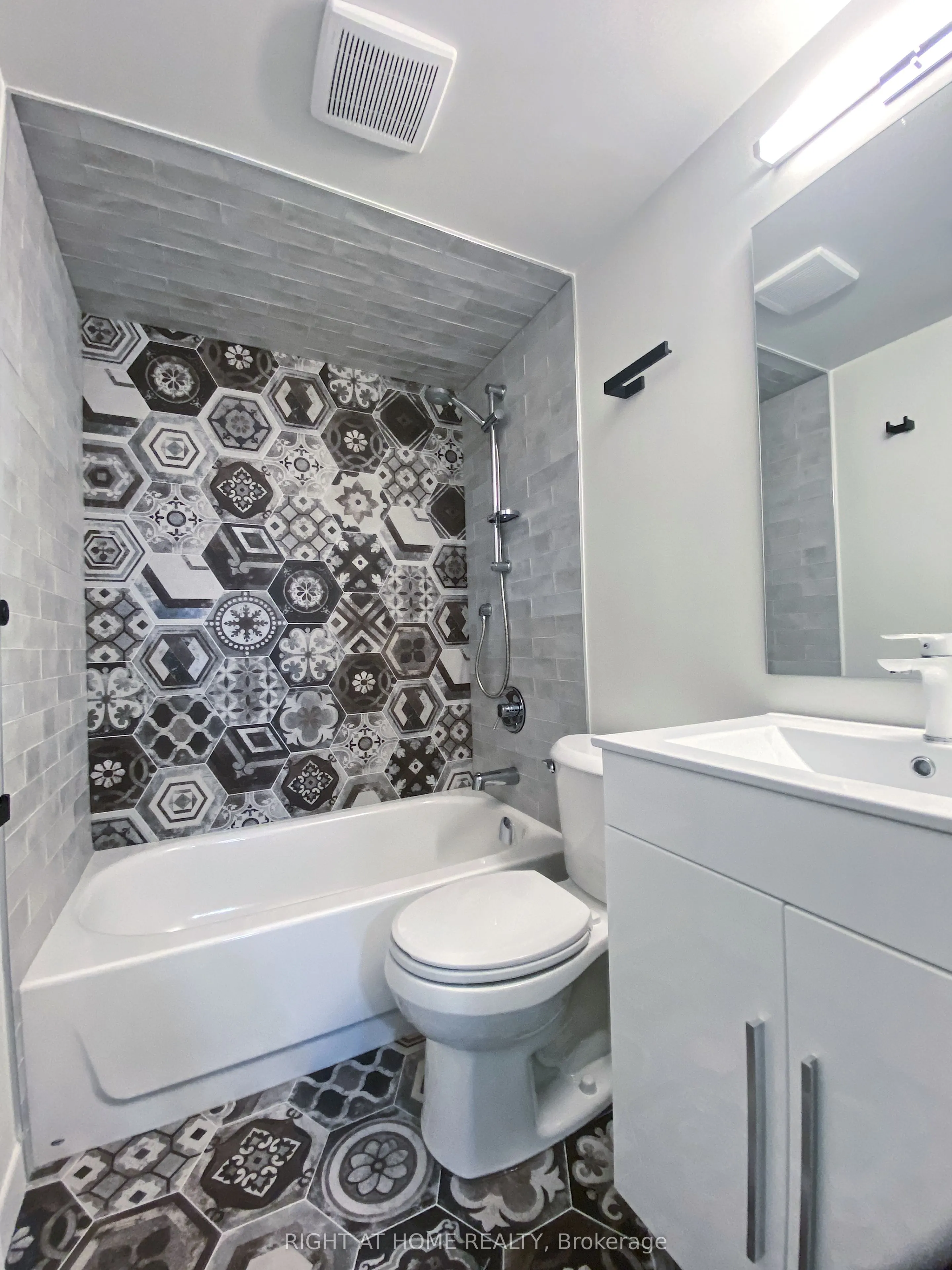 1258 Broadview Avenue, #3
