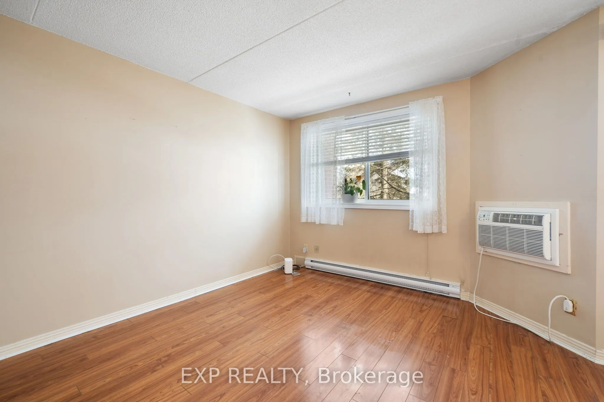 144 Queen Street, #302