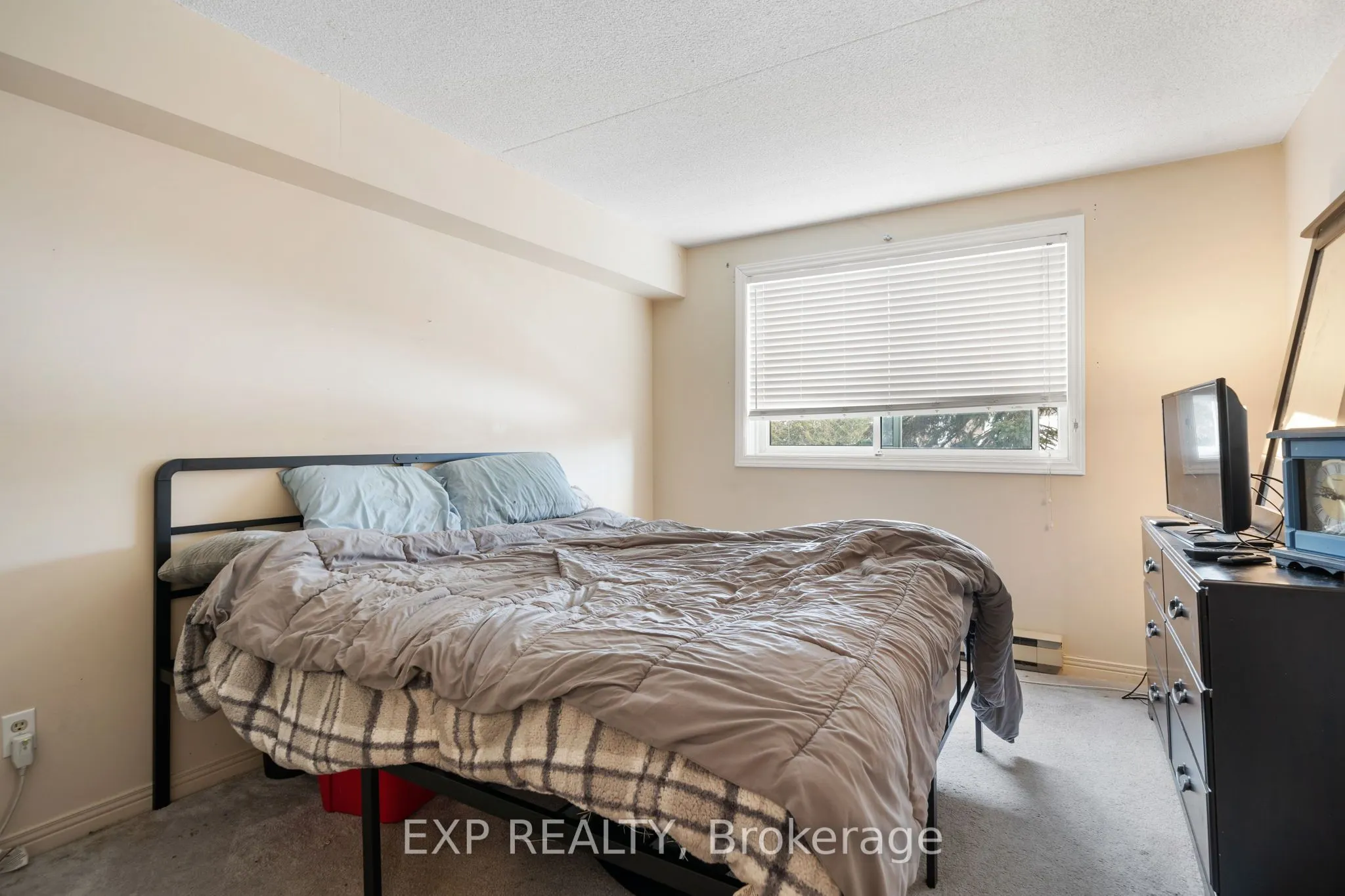 144 Queen Street, #302