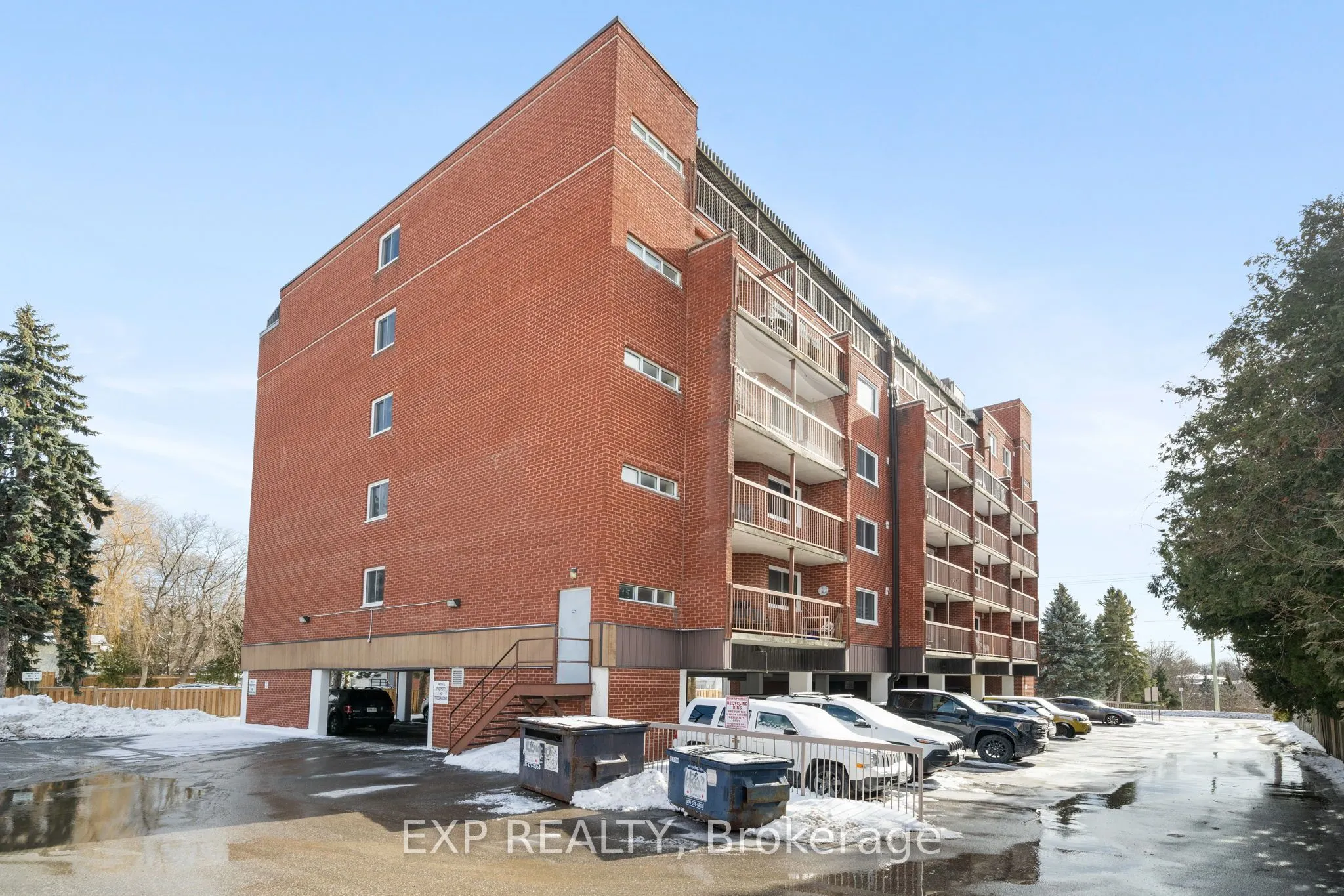 144 Queen Street, #302