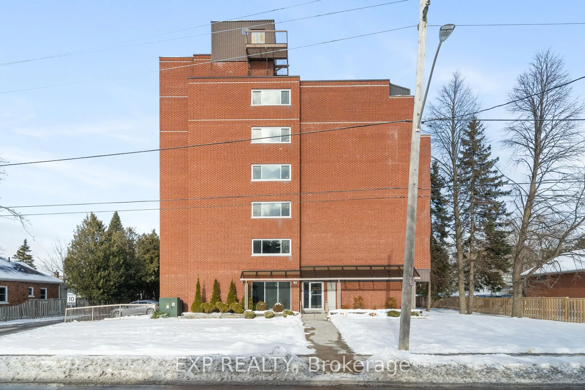 144 Queen Street, #302