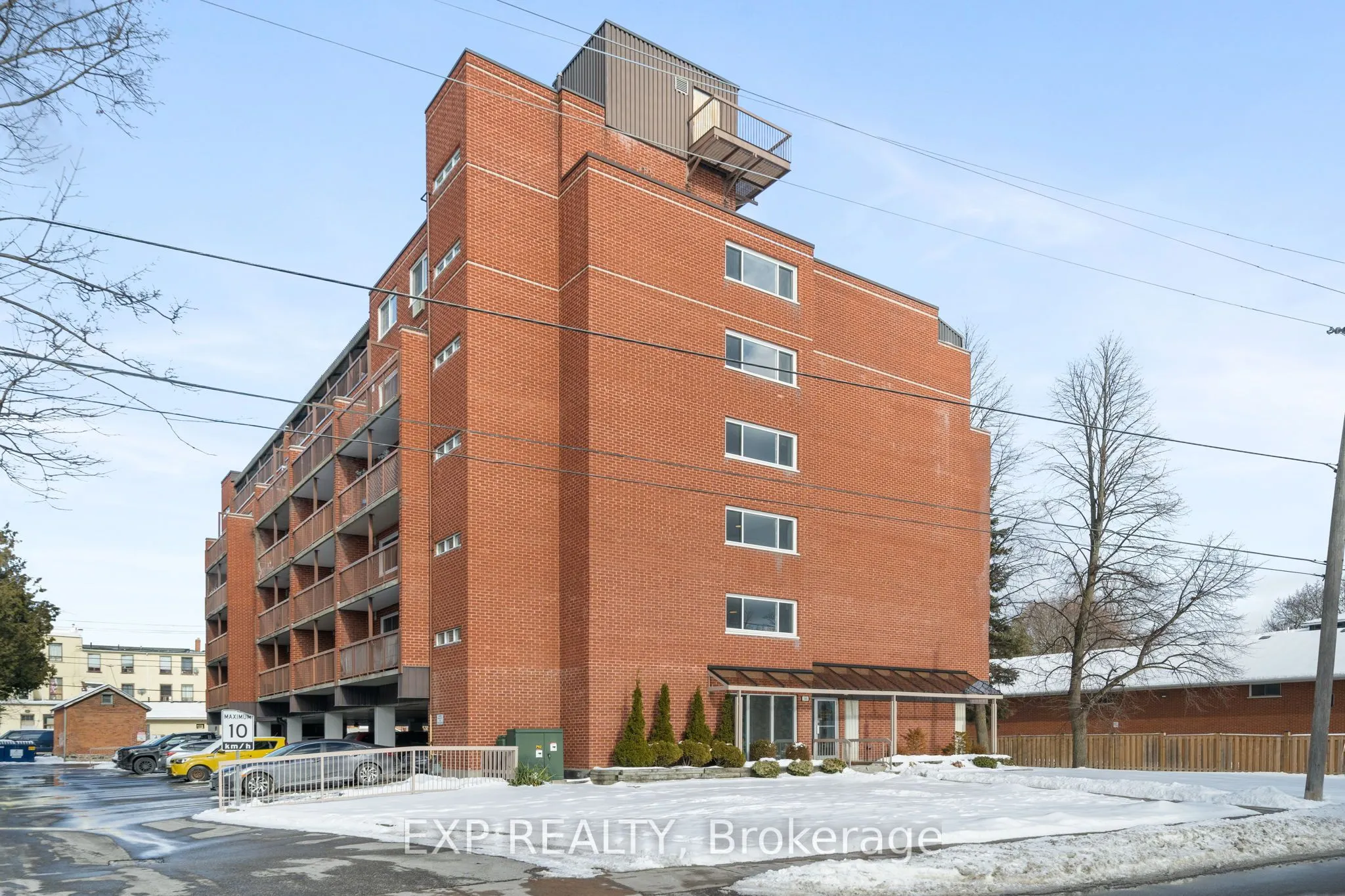 144 Queen Street, #302
