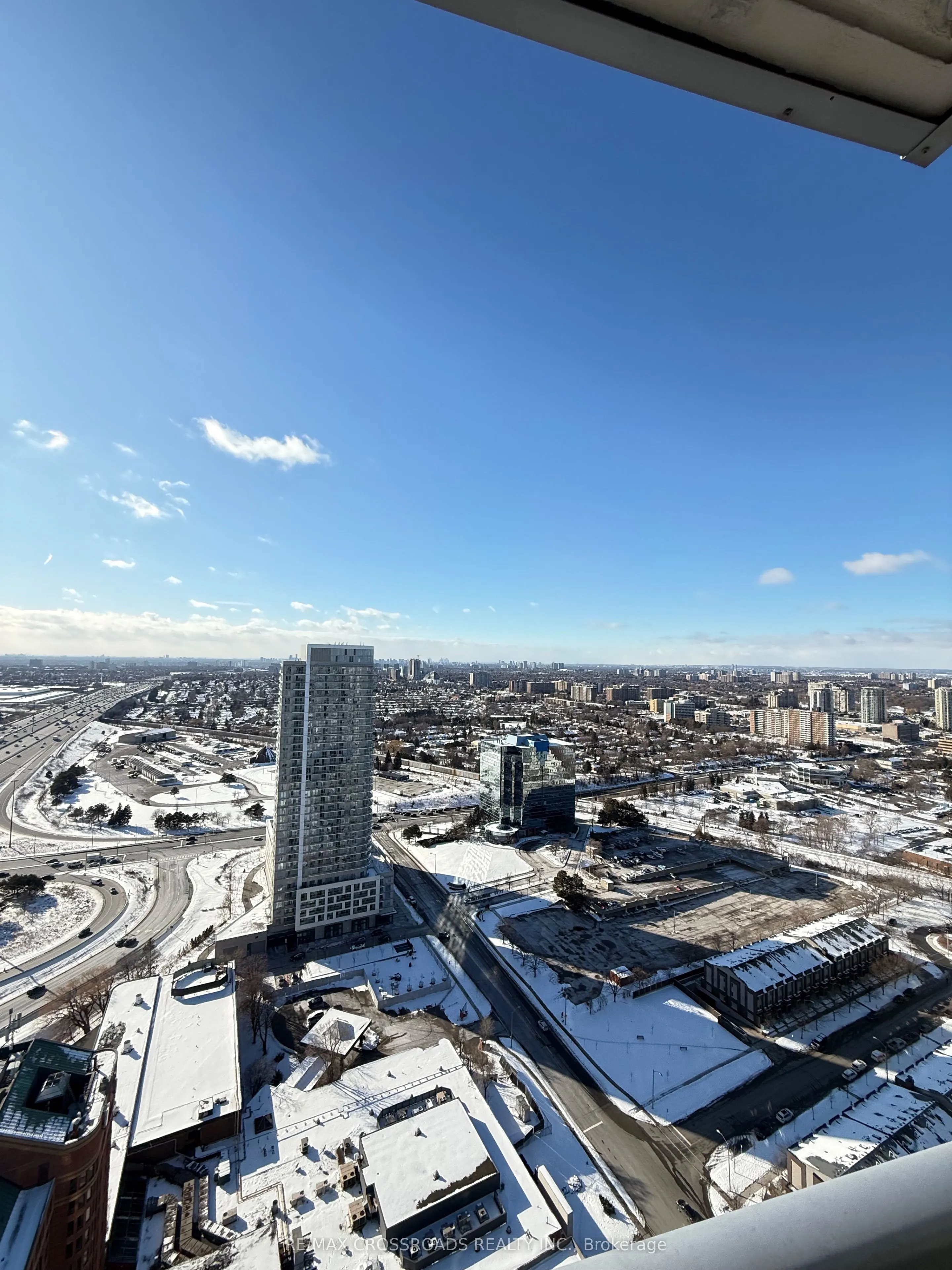 125 Village Green Square, #3908