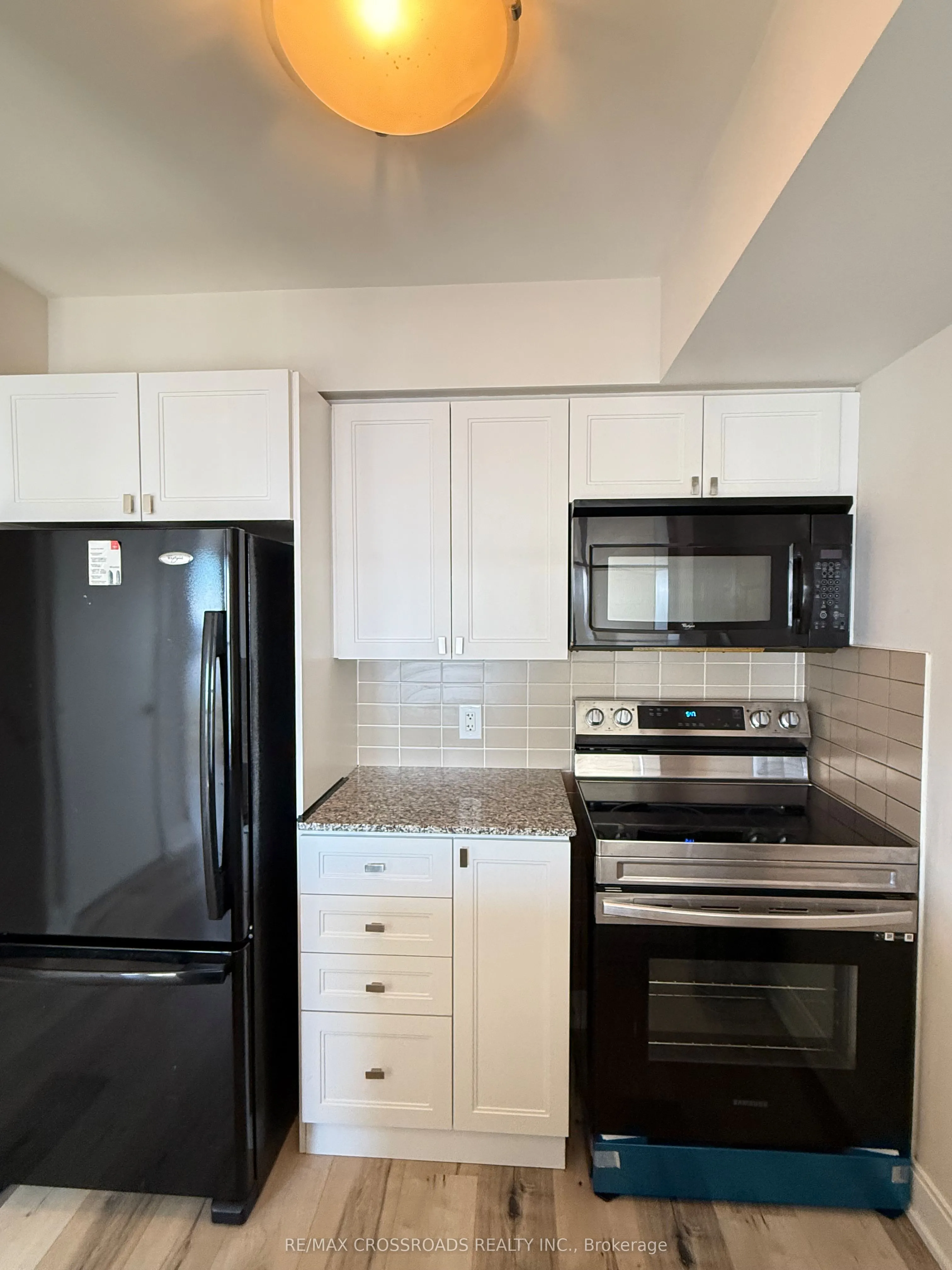 125 Village Green Square, #3908