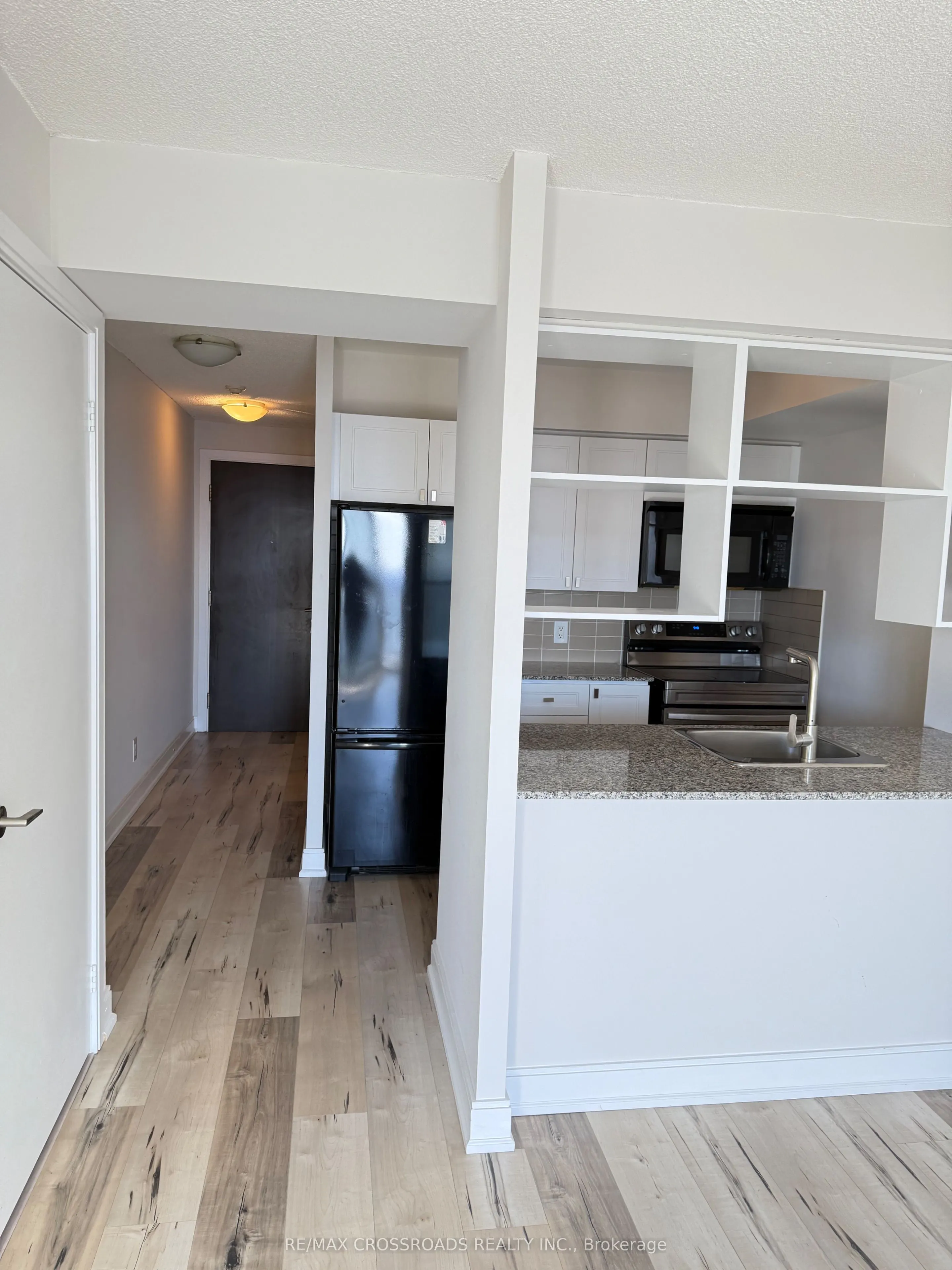 125 Village Green Square, #3908
