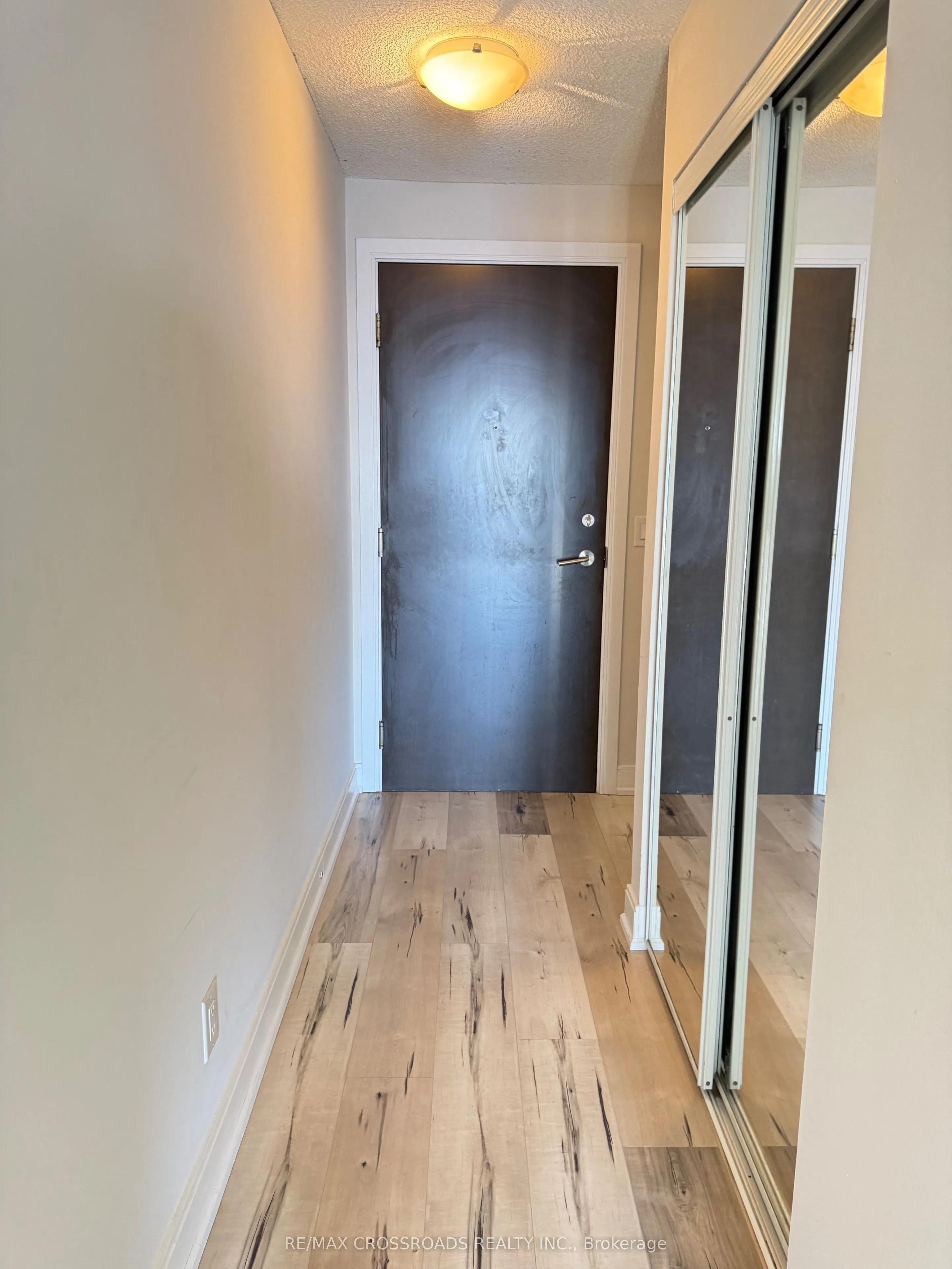 125 Village Green Square, #3908