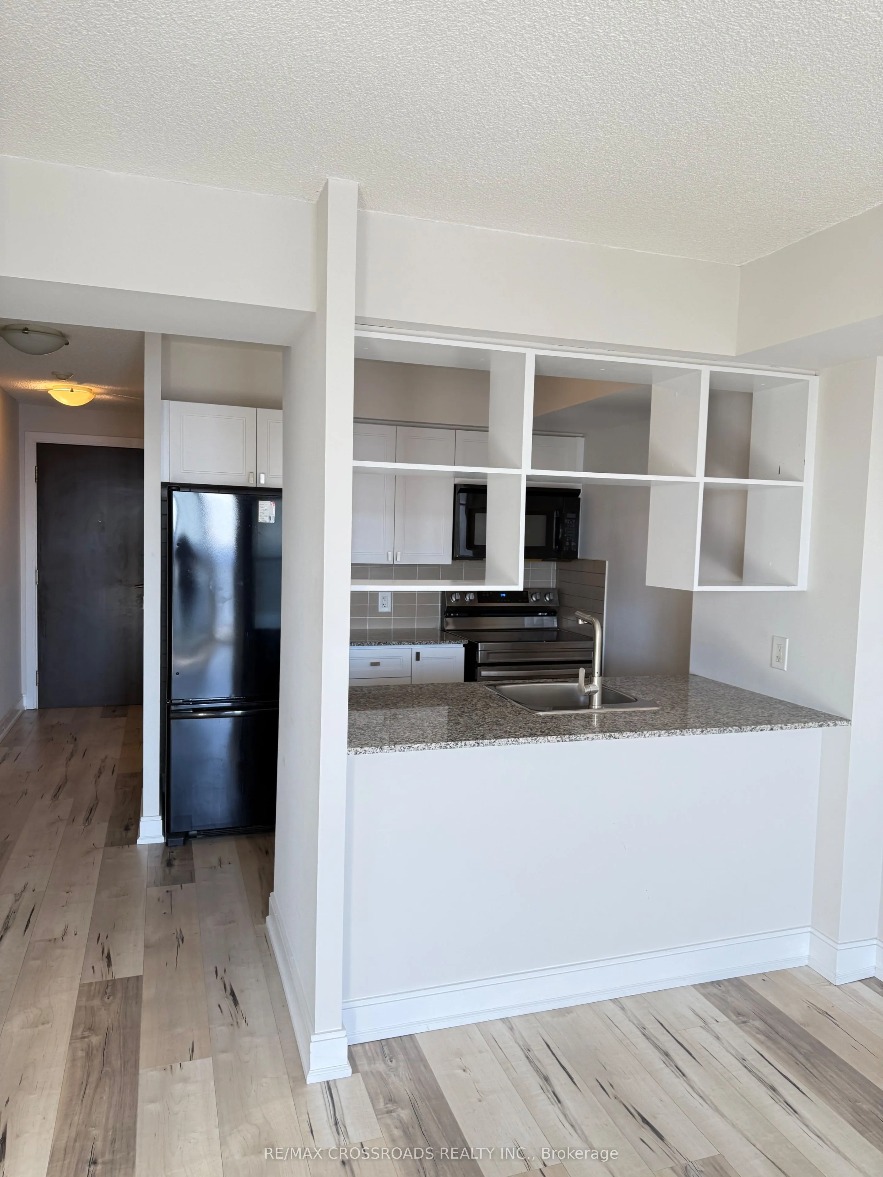 125 Village Green Square, #3908