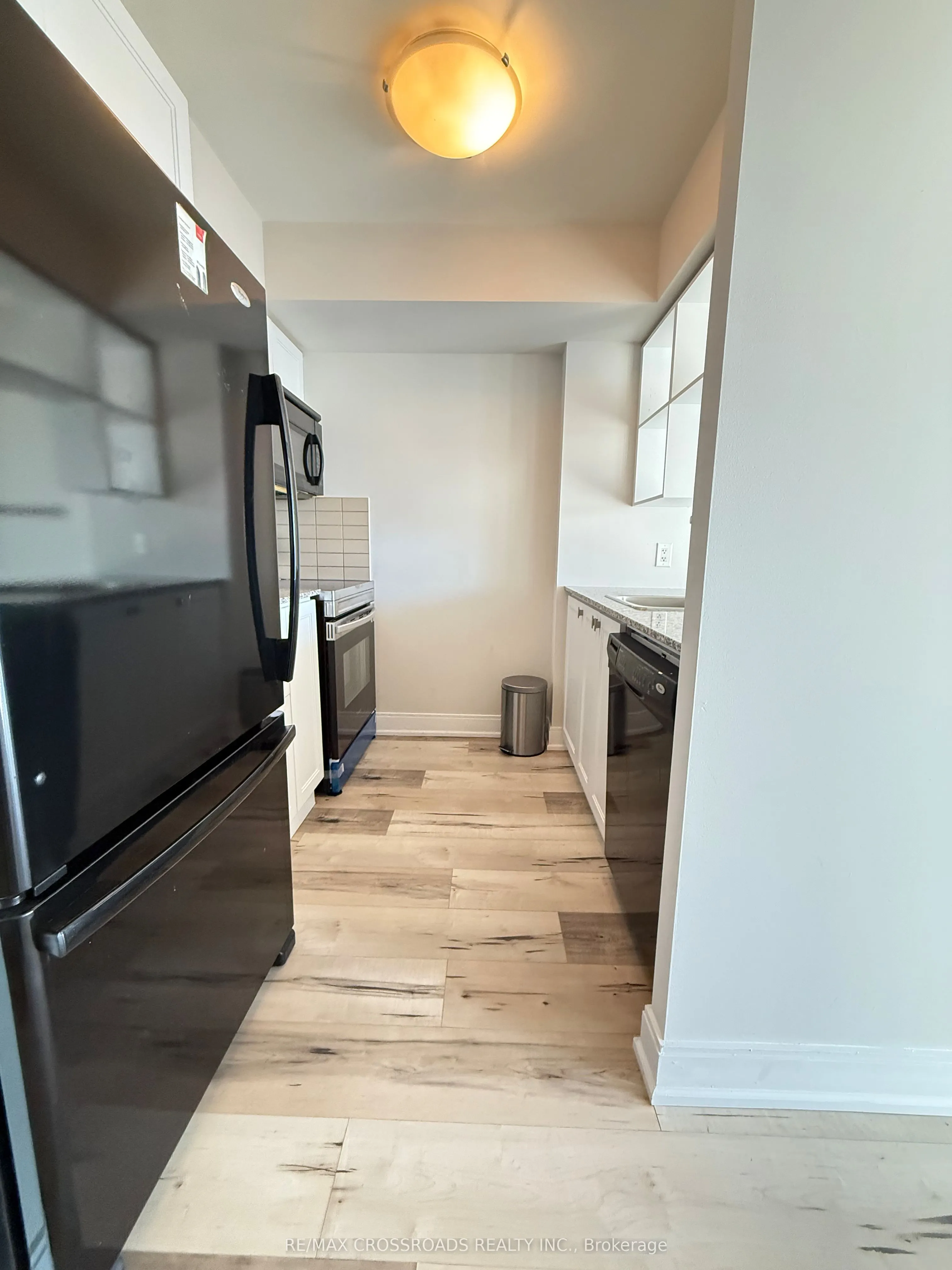 125 Village Green Square, #3908