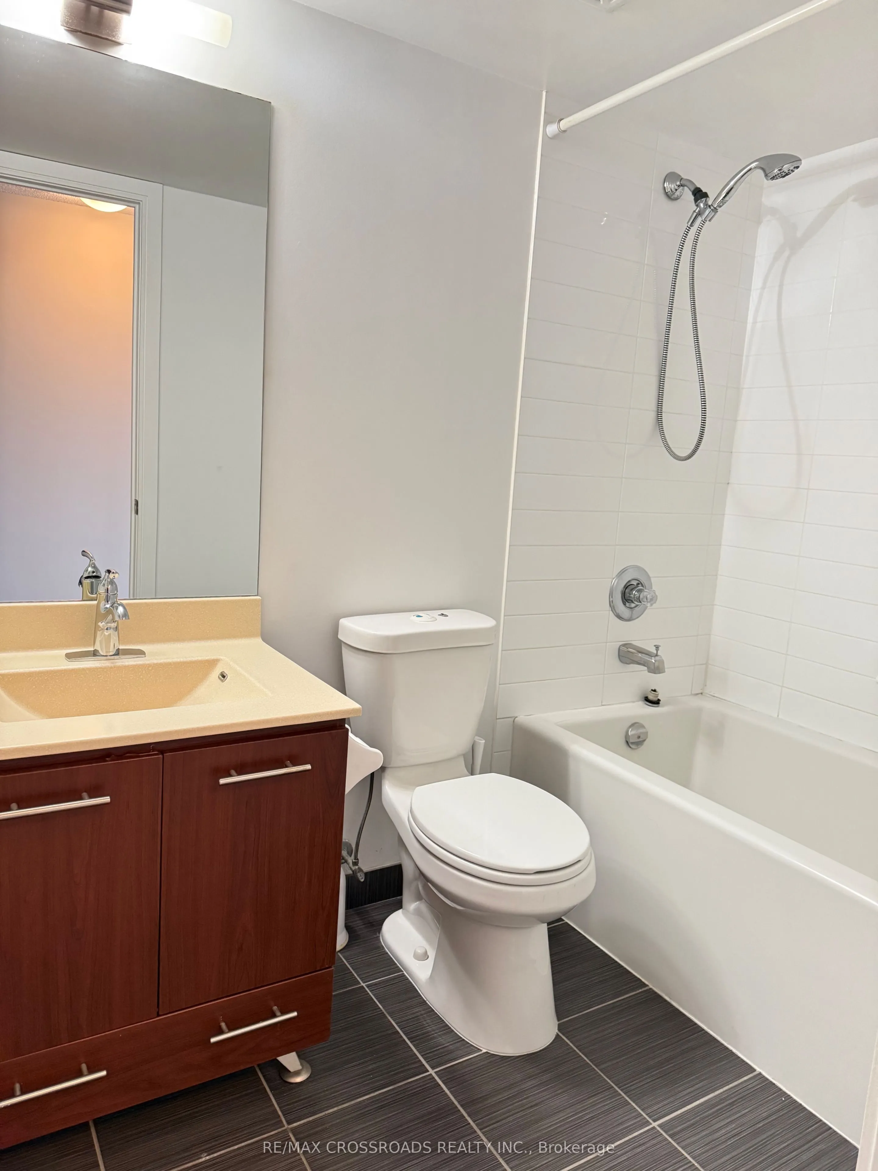 125 Village Green Square, #3908
