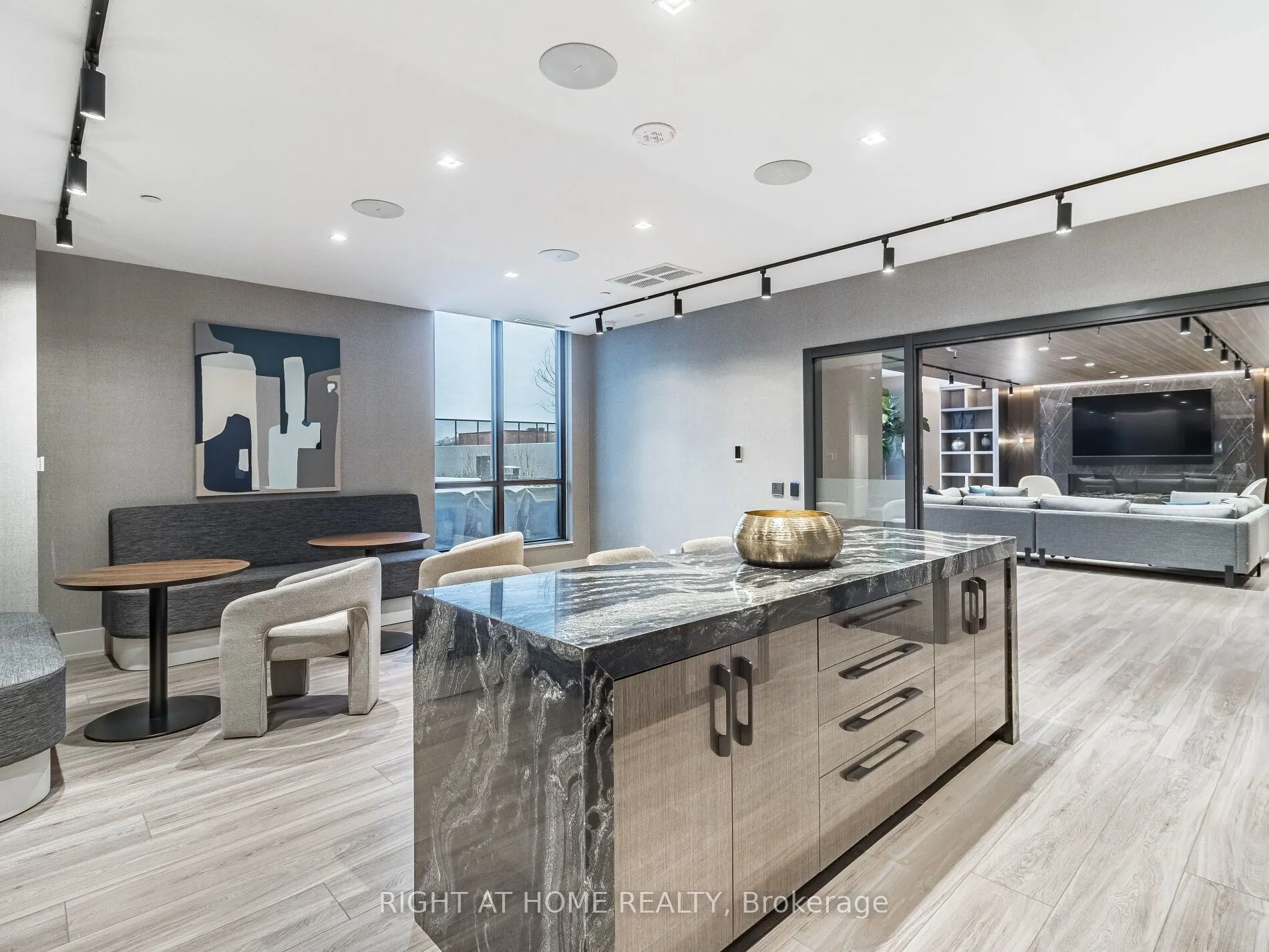 286 Main Street, #314