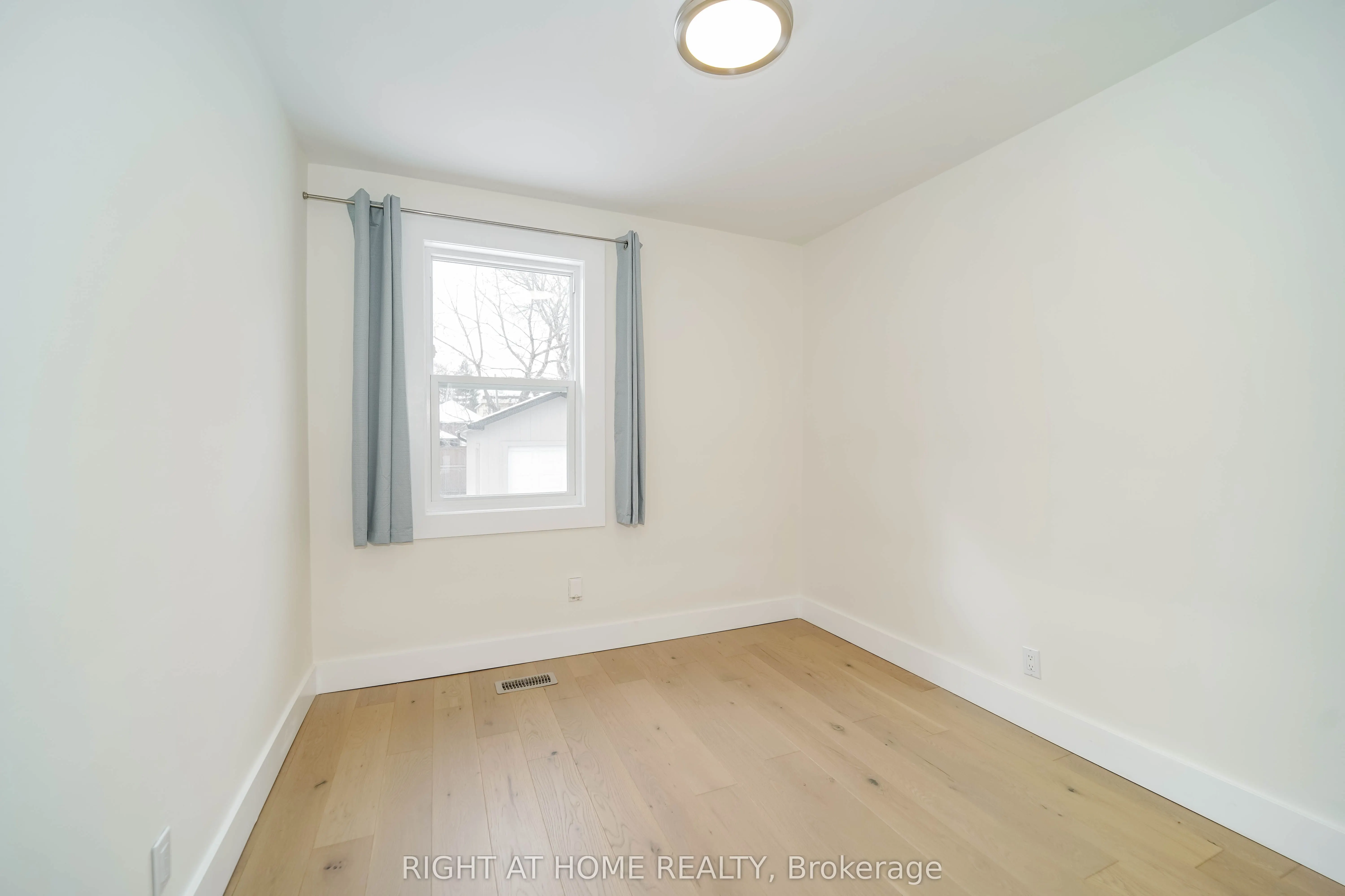 1380 Woodbine Avenue