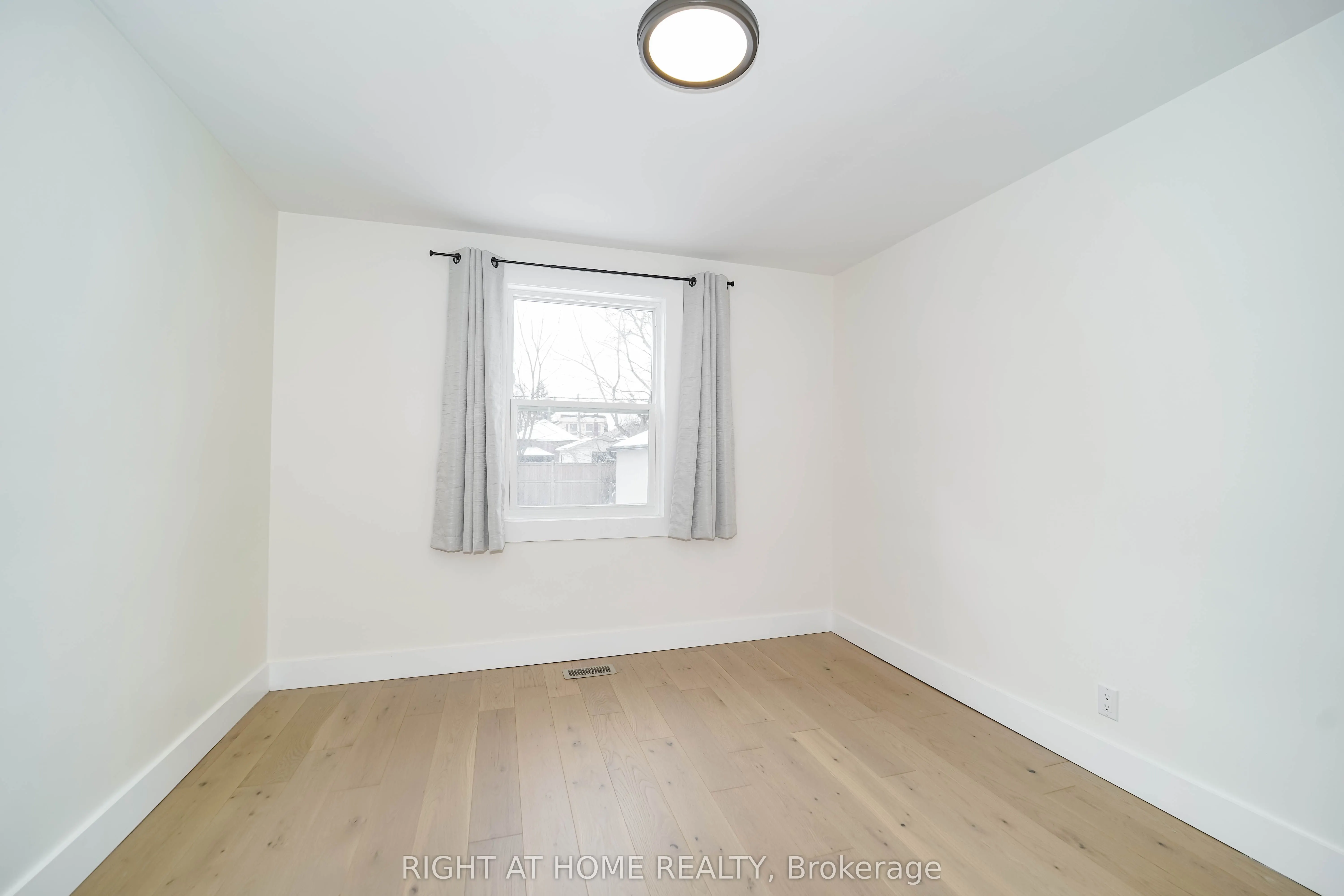 1380 Woodbine Avenue