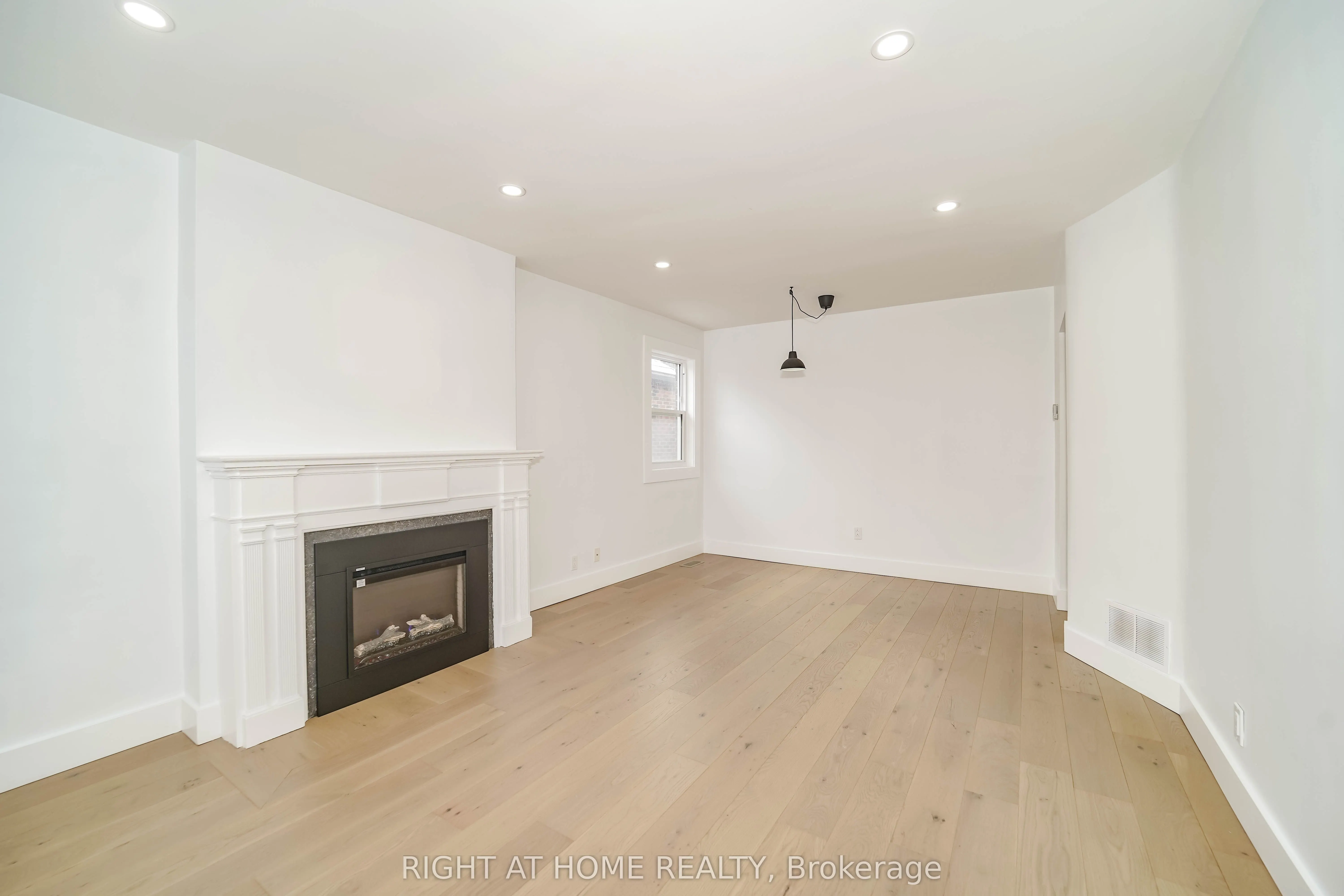 1380 Woodbine Avenue