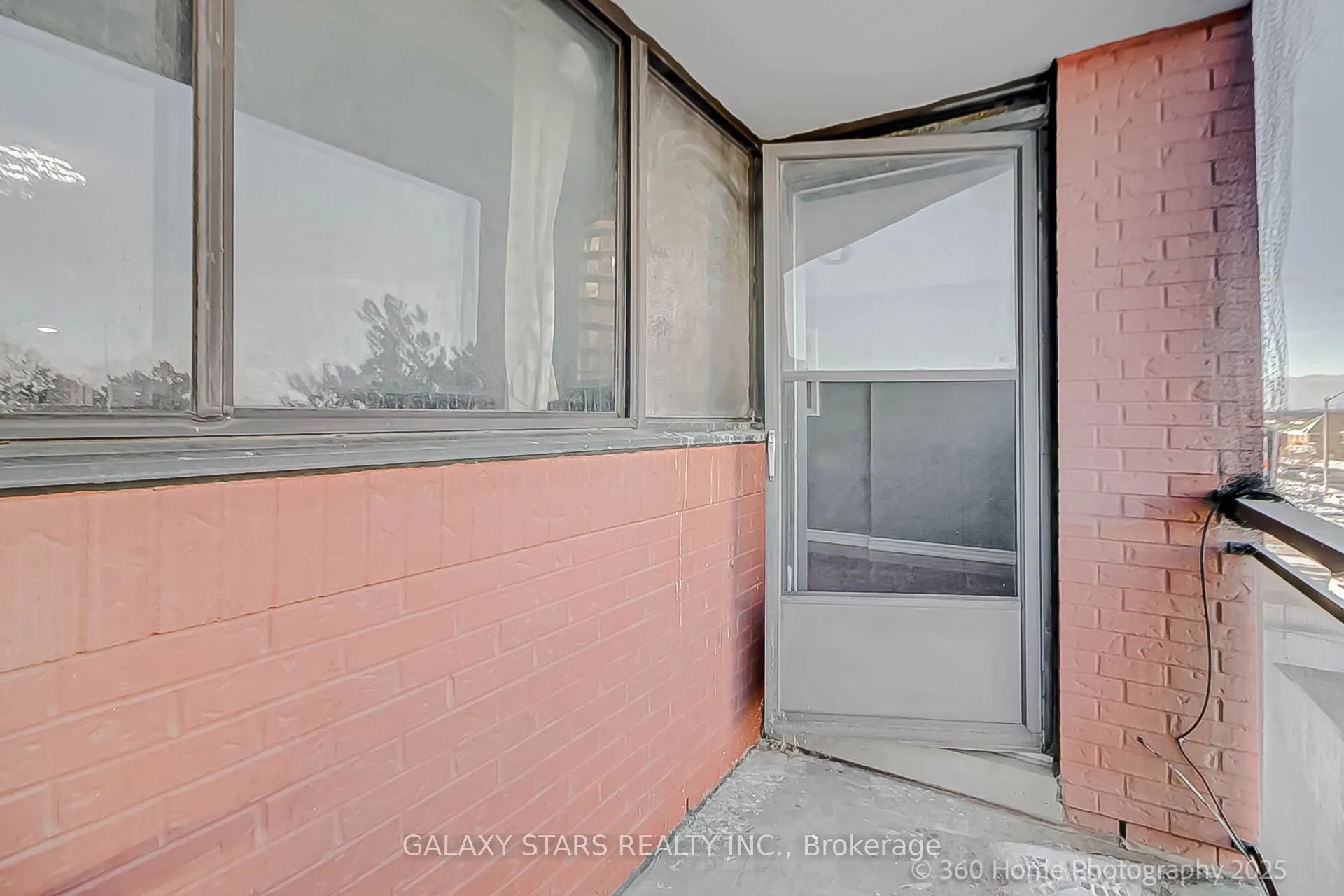 10 Tapscott Road #304