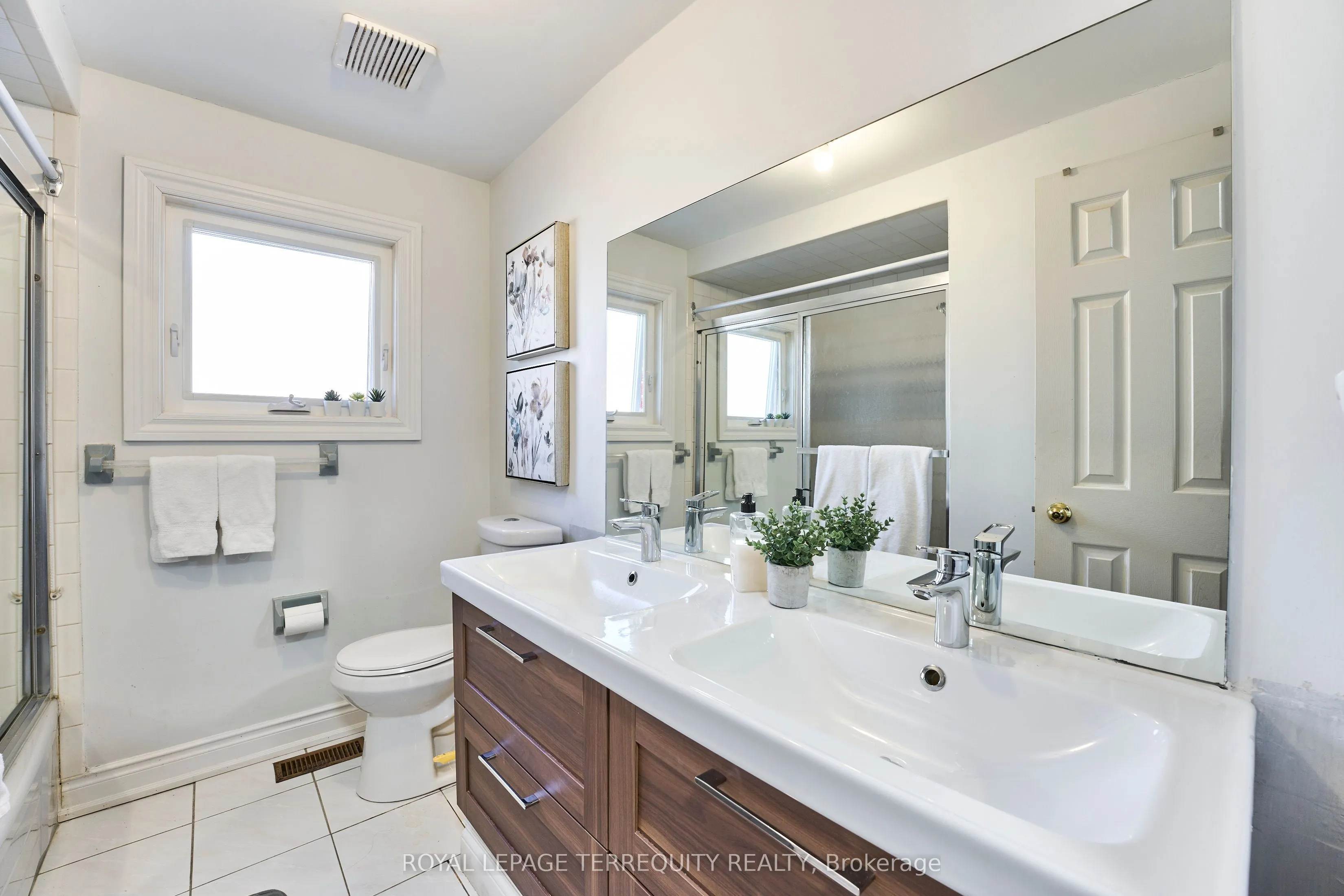 1093 Rouge Valley Drive