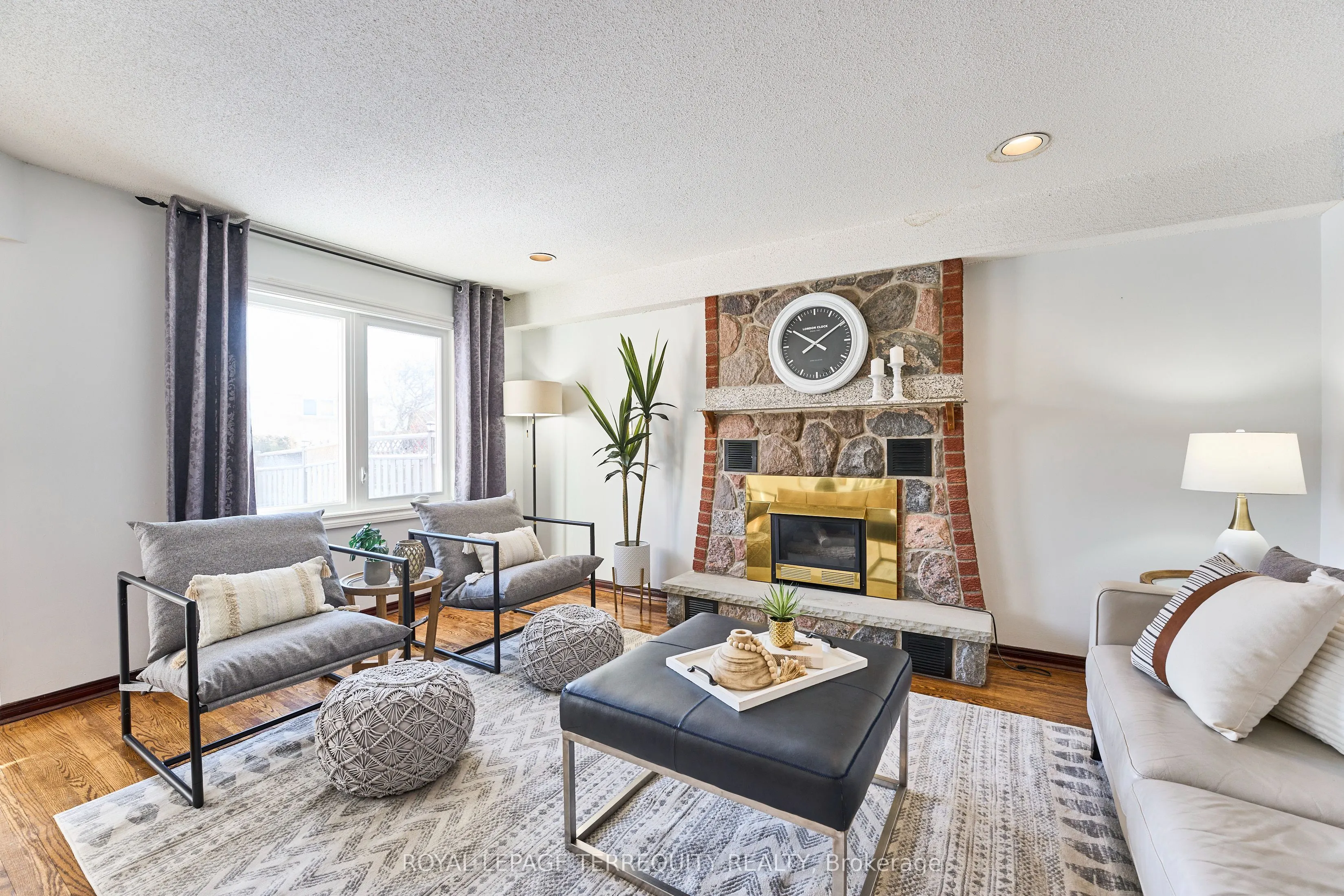 1093 Rouge Valley Drive