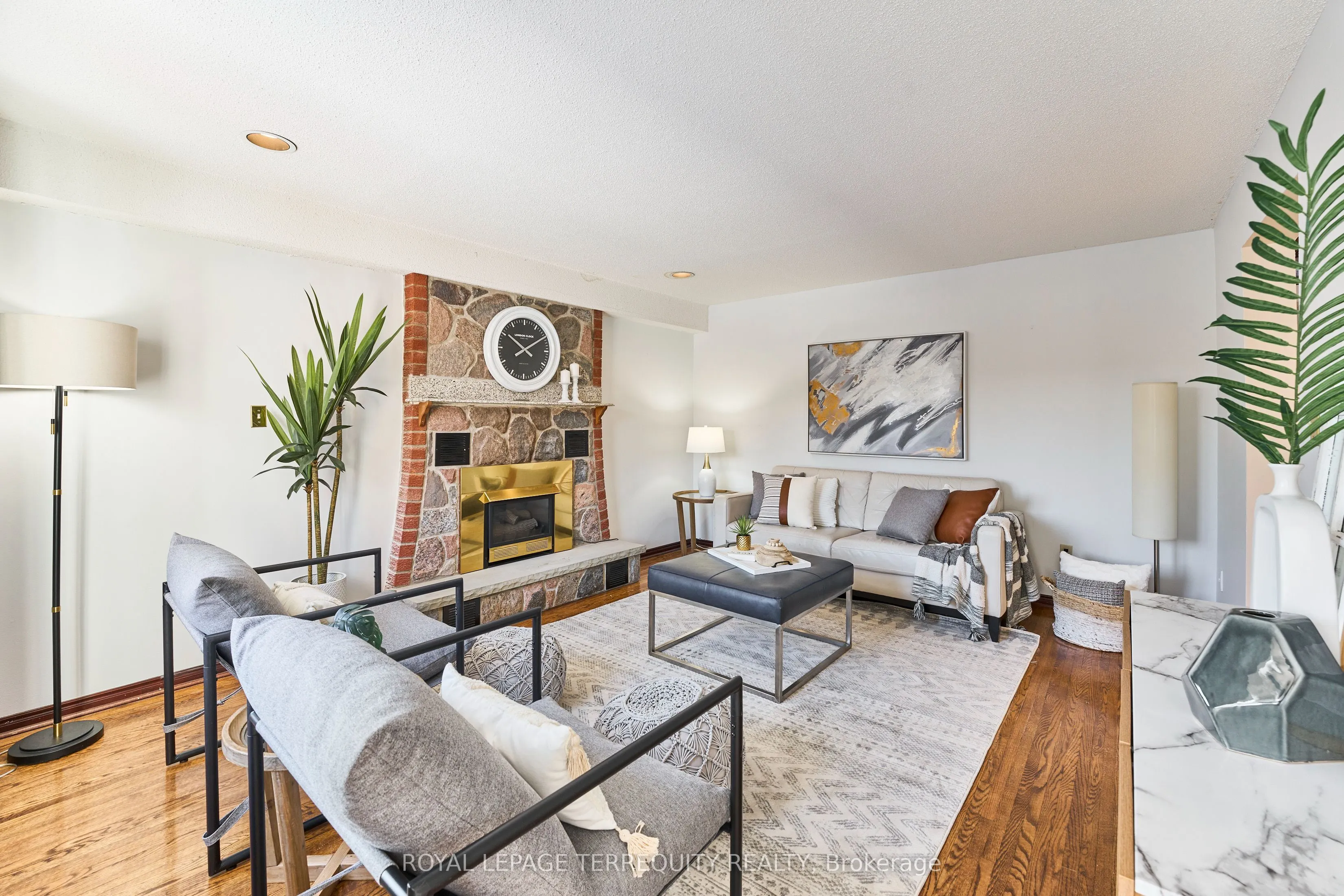 1093 Rouge Valley Drive