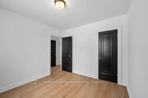 860 Simcoe Street N