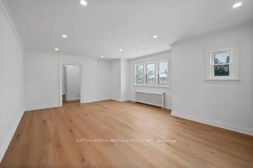 860 Simcoe Street N