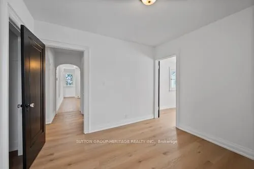 860 Simcoe Street N