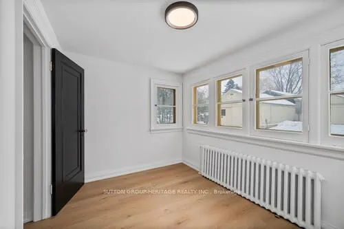 860 Simcoe Street N