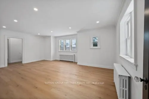 860 Simcoe Street N