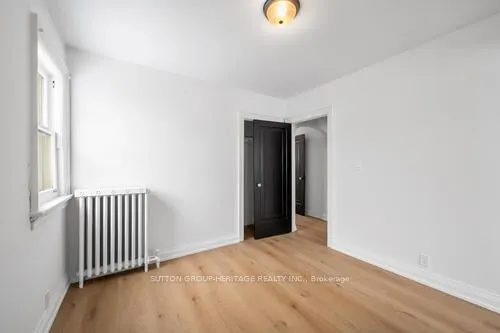 860 Simcoe Street N