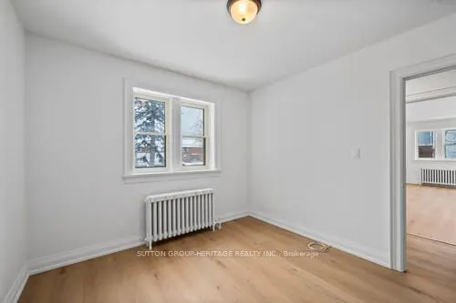 860 Simcoe Street N