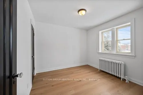 860 Simcoe Street N
