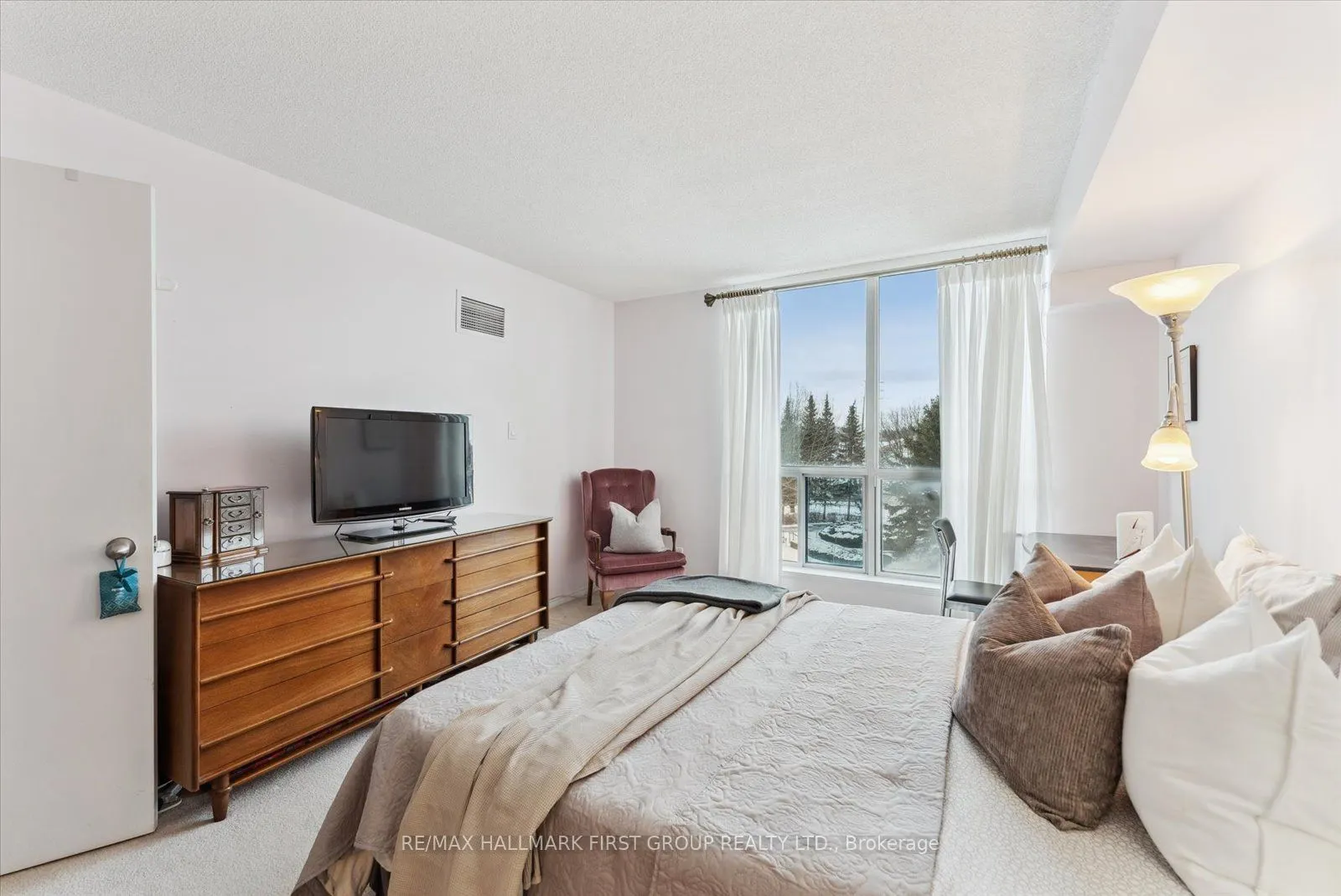 360 Watson Street W #308