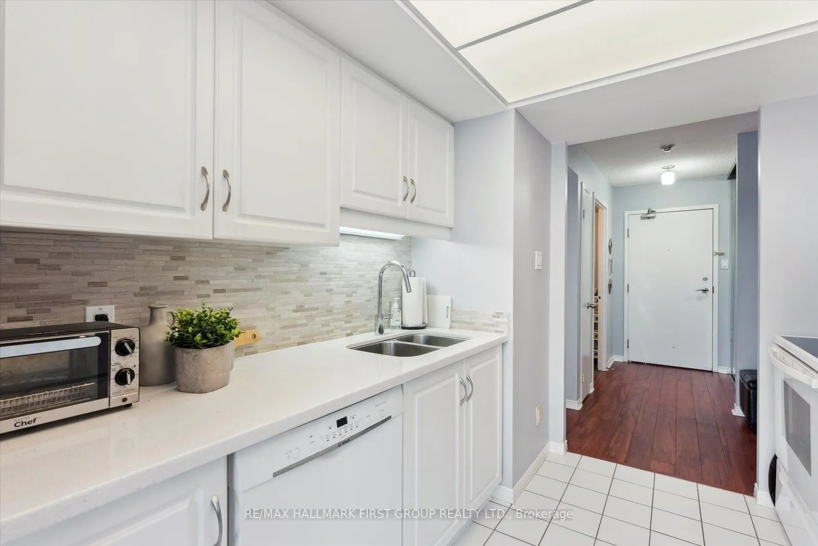 360 Watson Street W #308