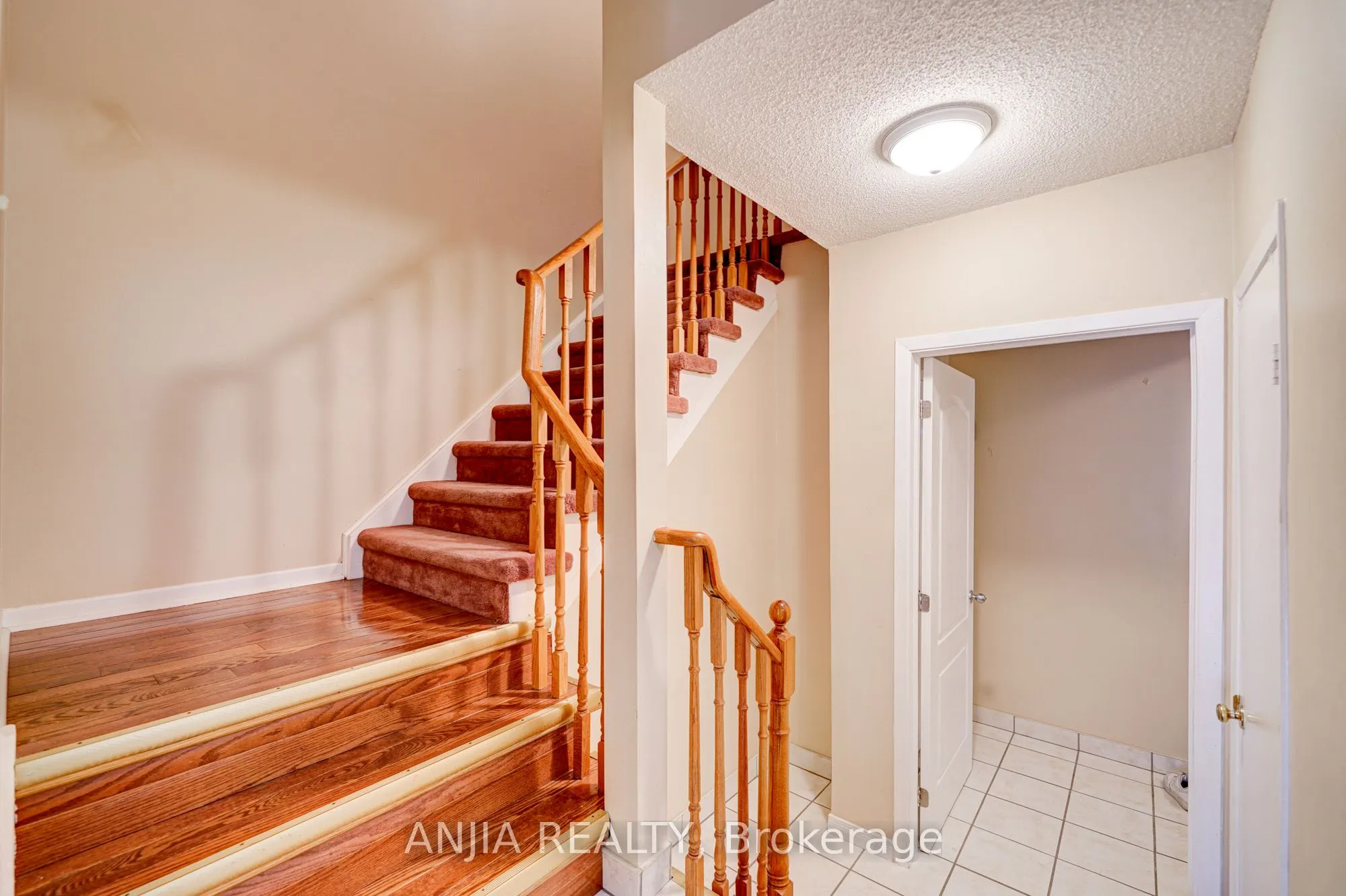 174 Roxanne Crescent