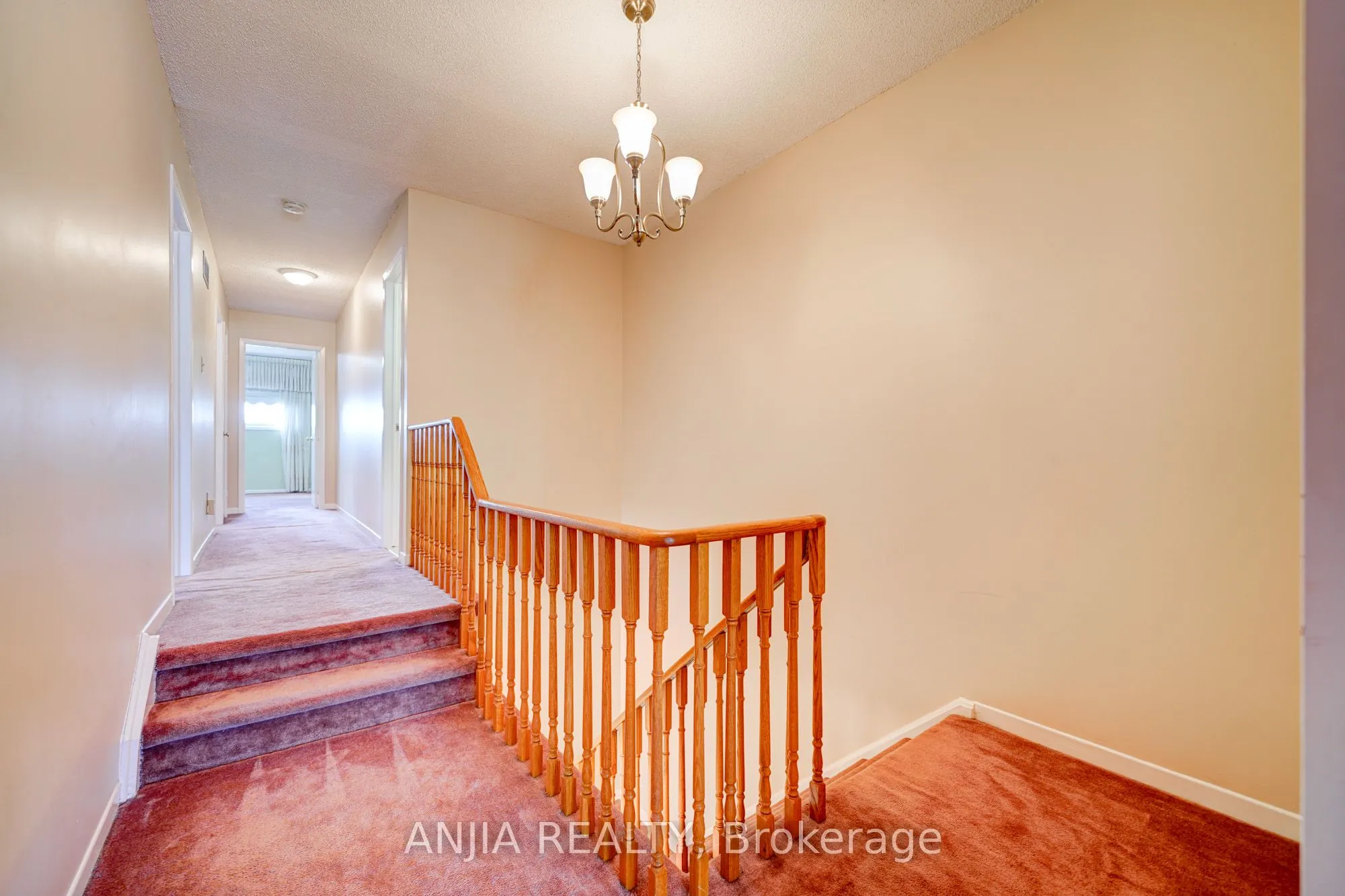 174 Roxanne Crescent