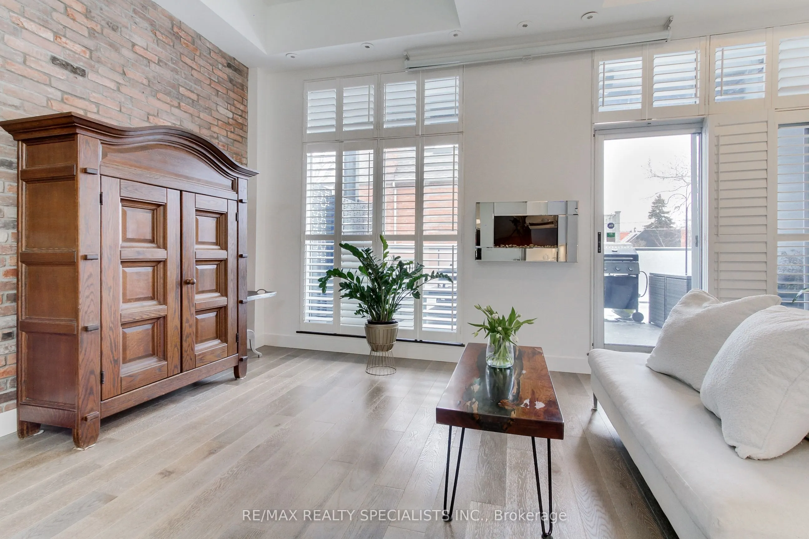1842 Queen Street E #204