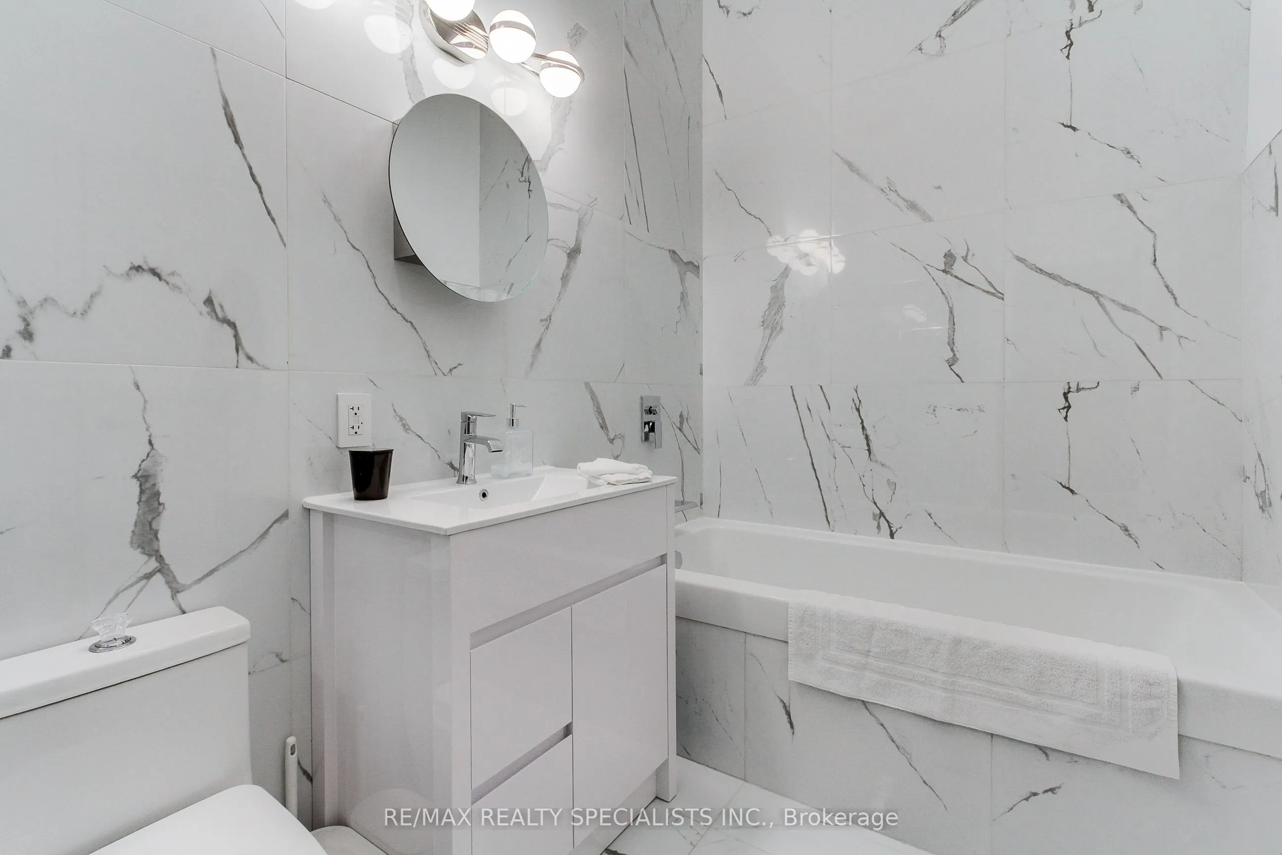1842 Queen Street E #204
