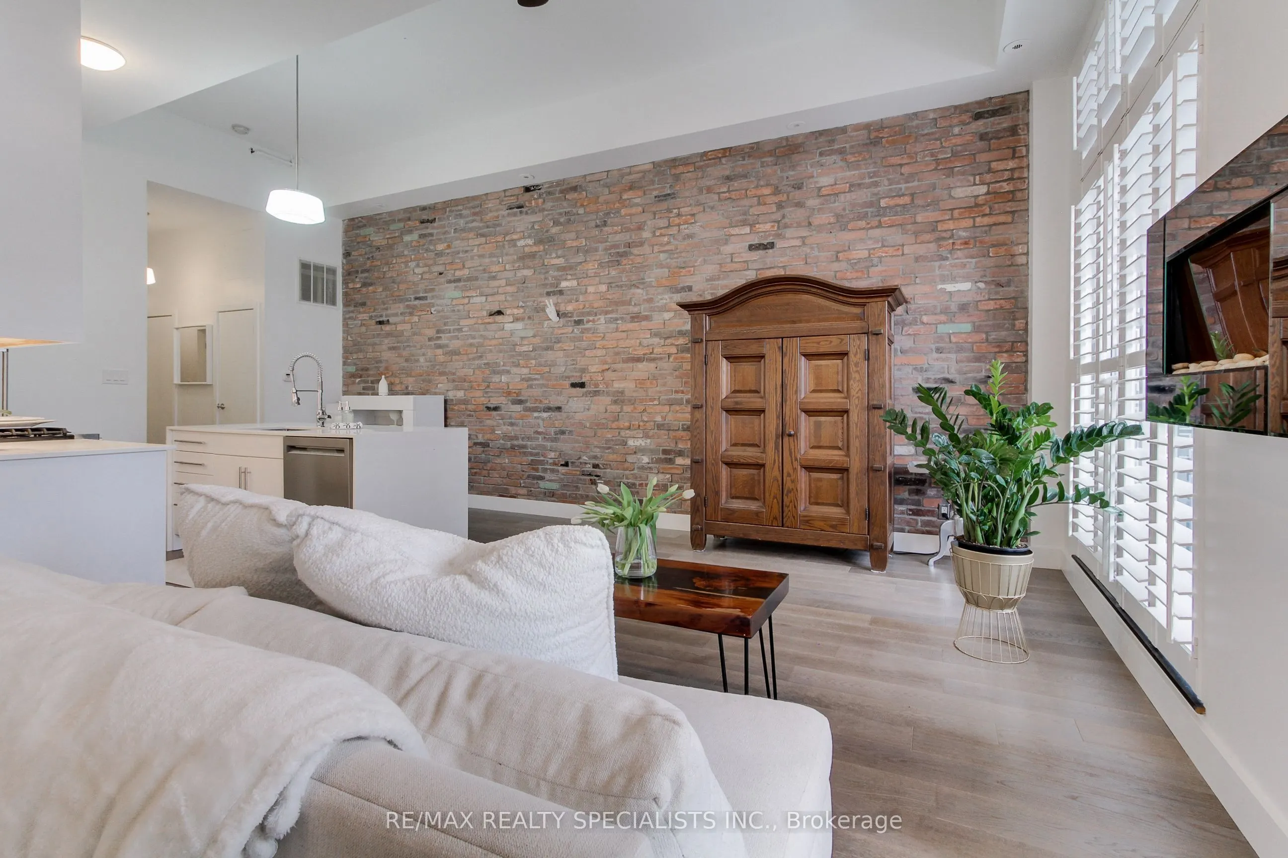 1842 Queen Street E #204