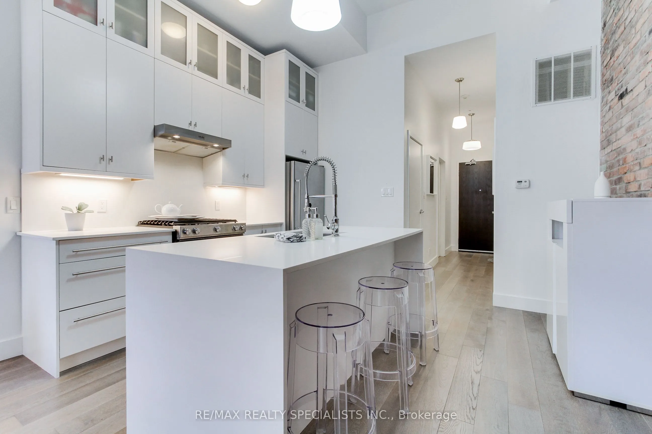 1842 Queen Street E #204