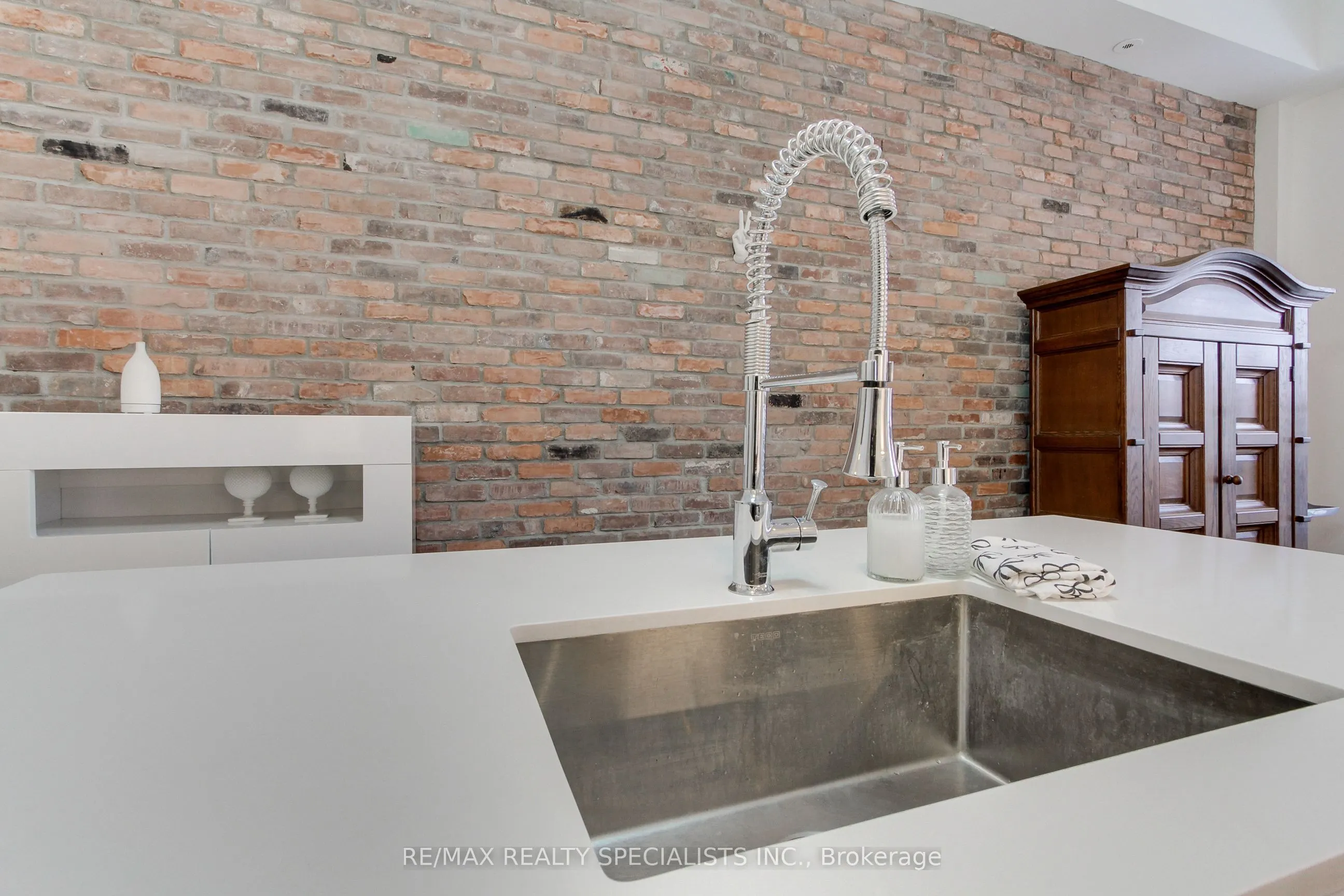 1842 Queen Street E #204