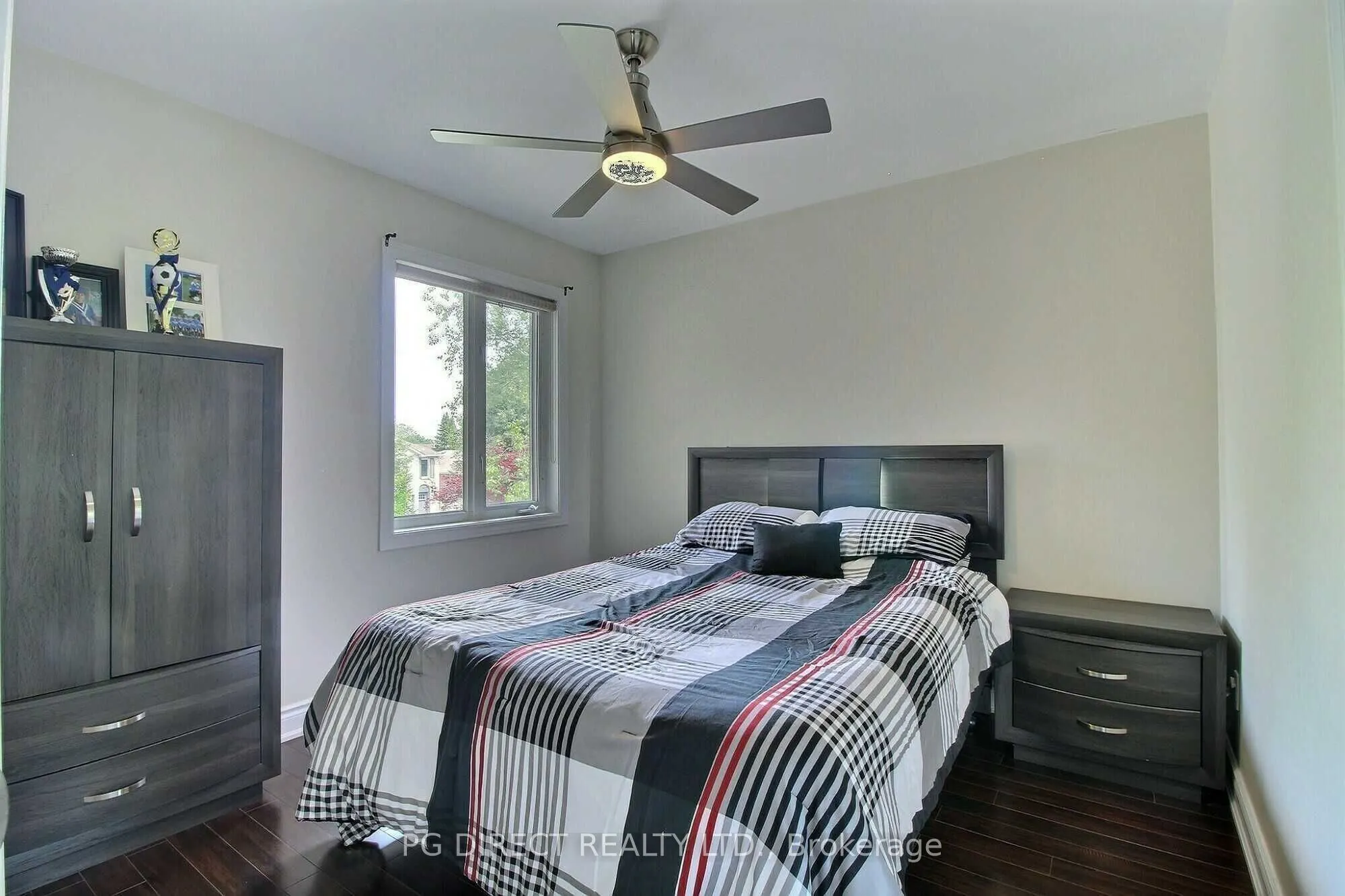 49 Farncomb Crescent