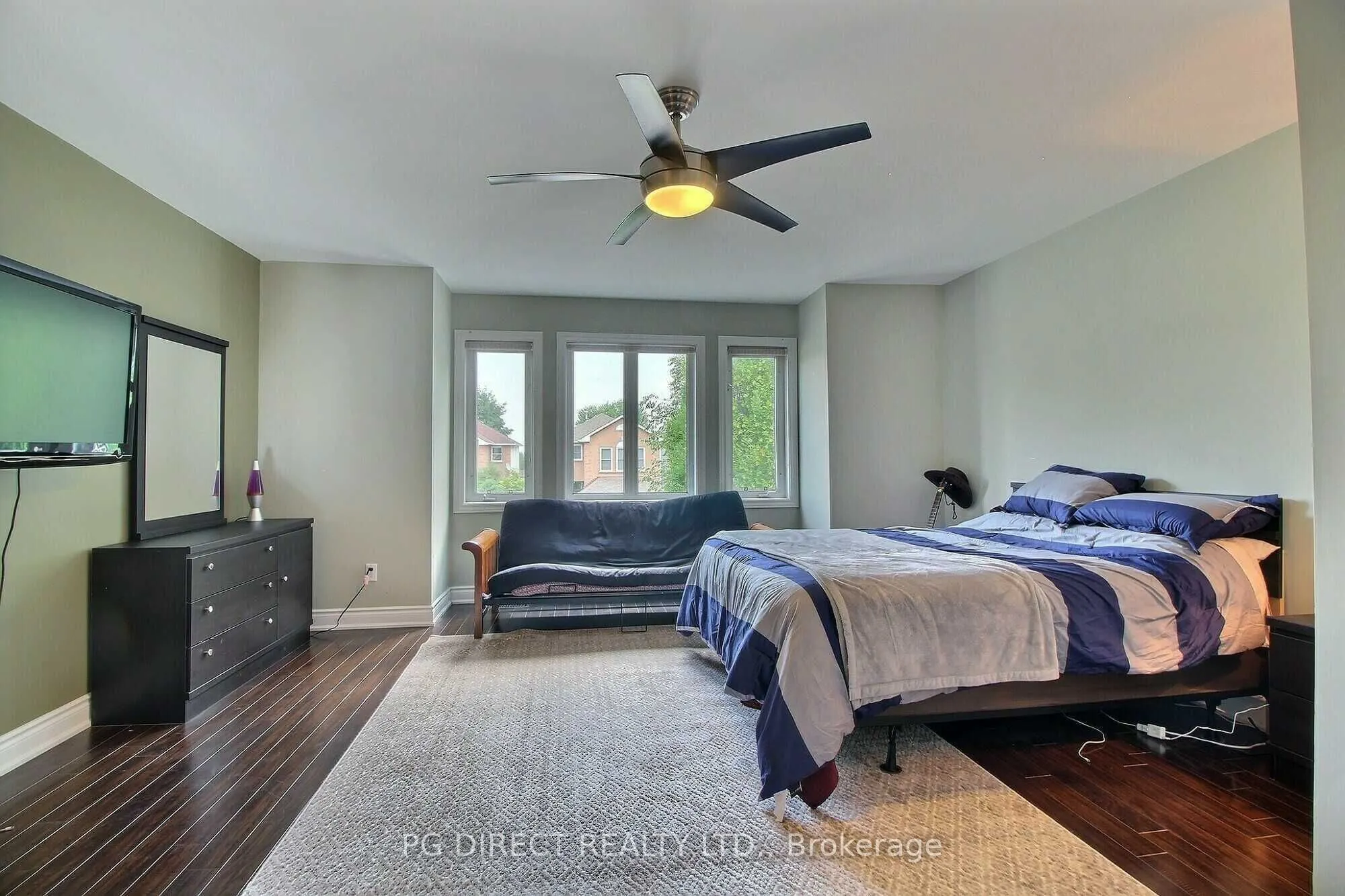 49 Farncomb Crescent