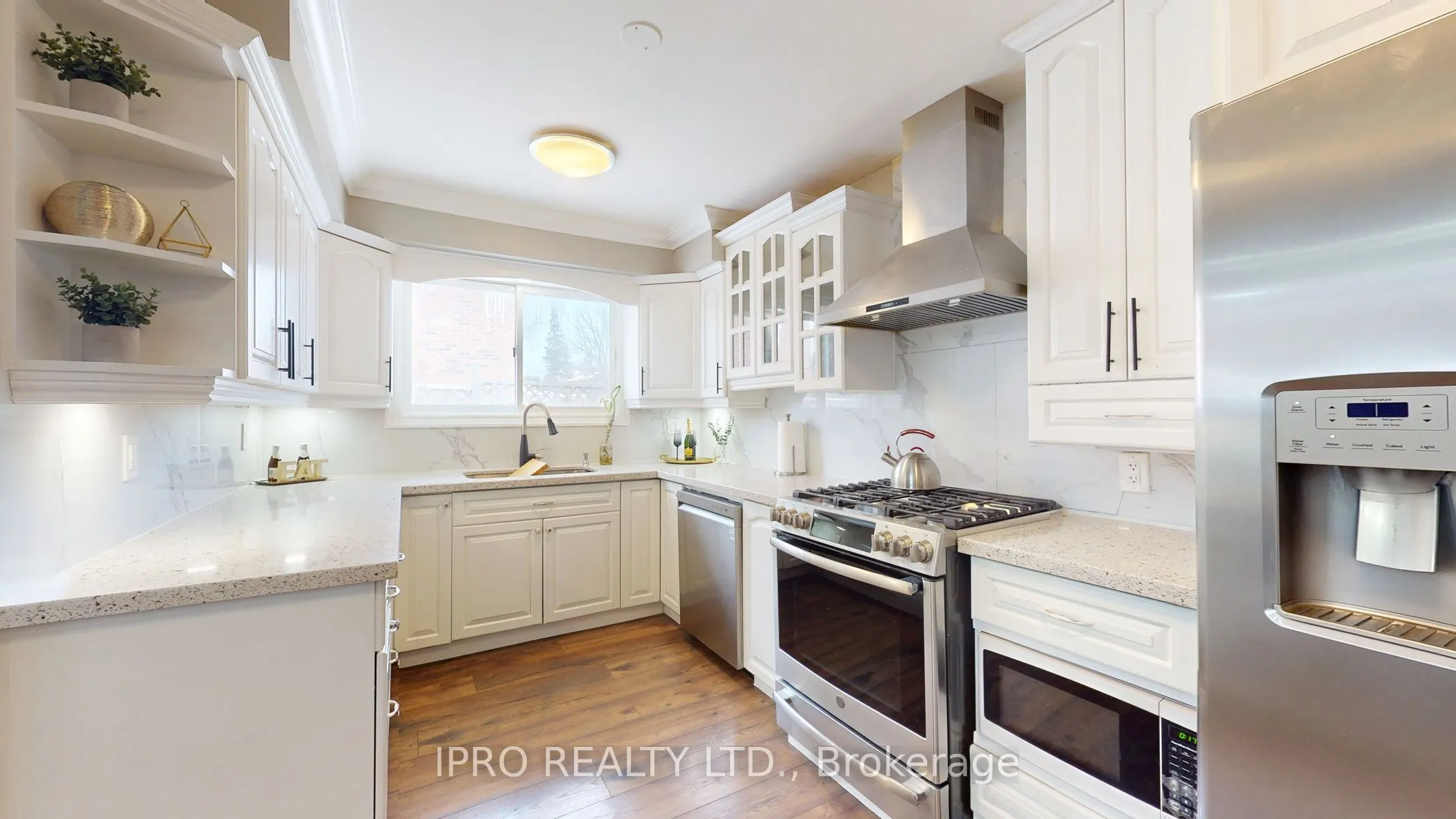 109 Thickson Road S