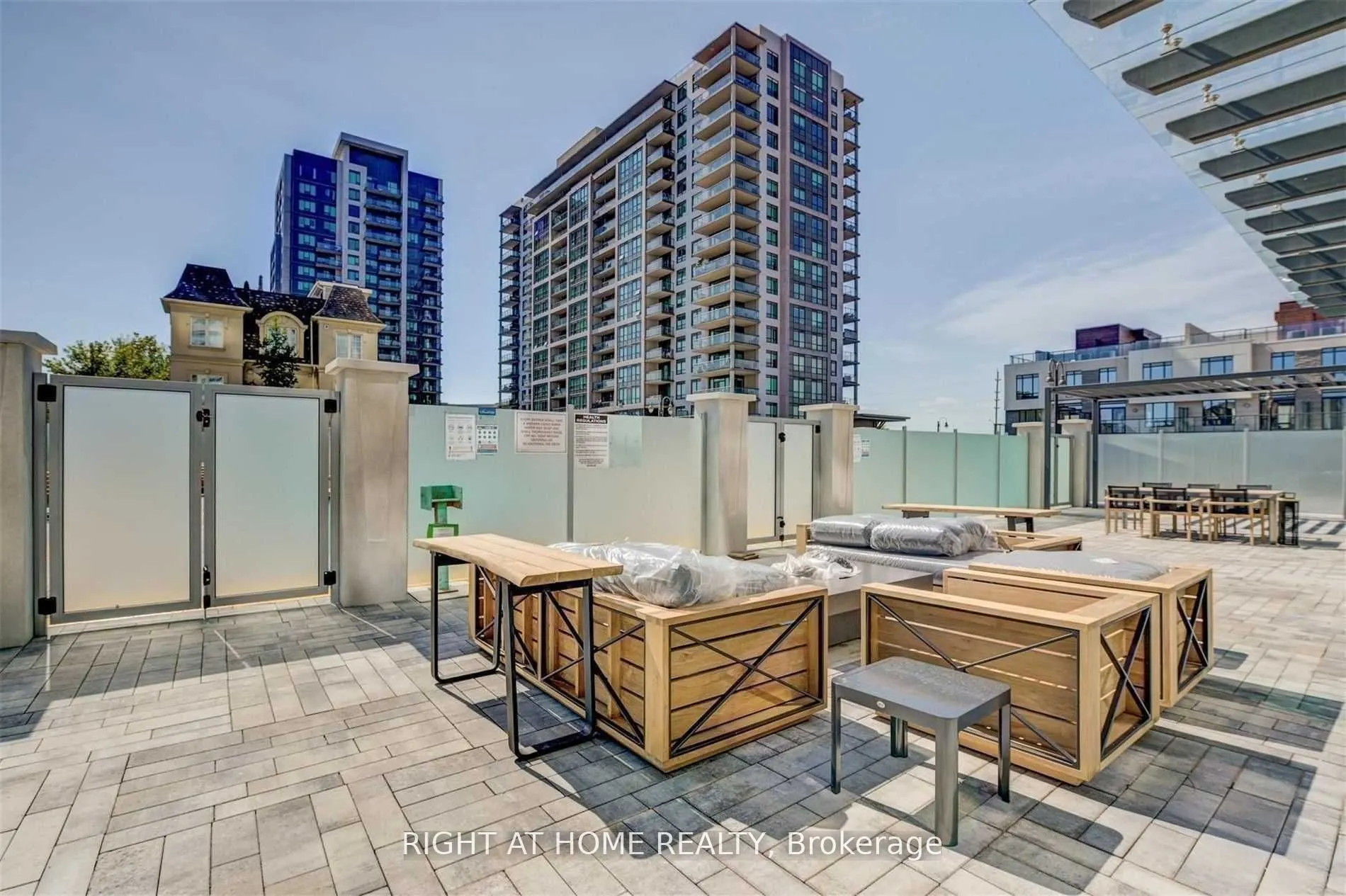 1255 Bayly Street, #LP08