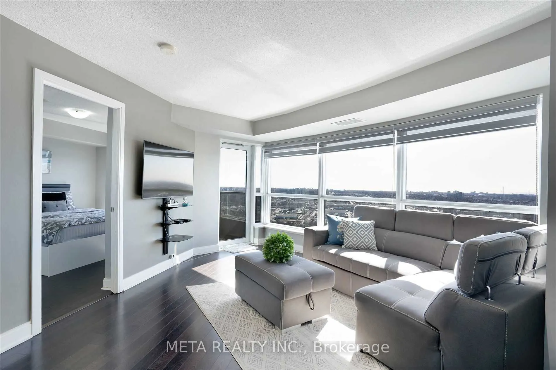 125 Village Green Square, #3404