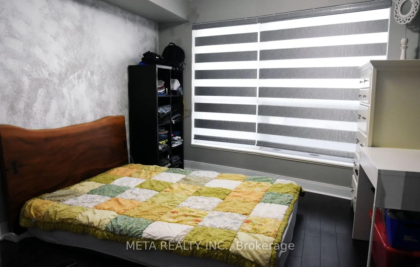 125 Village Green Square, #3404